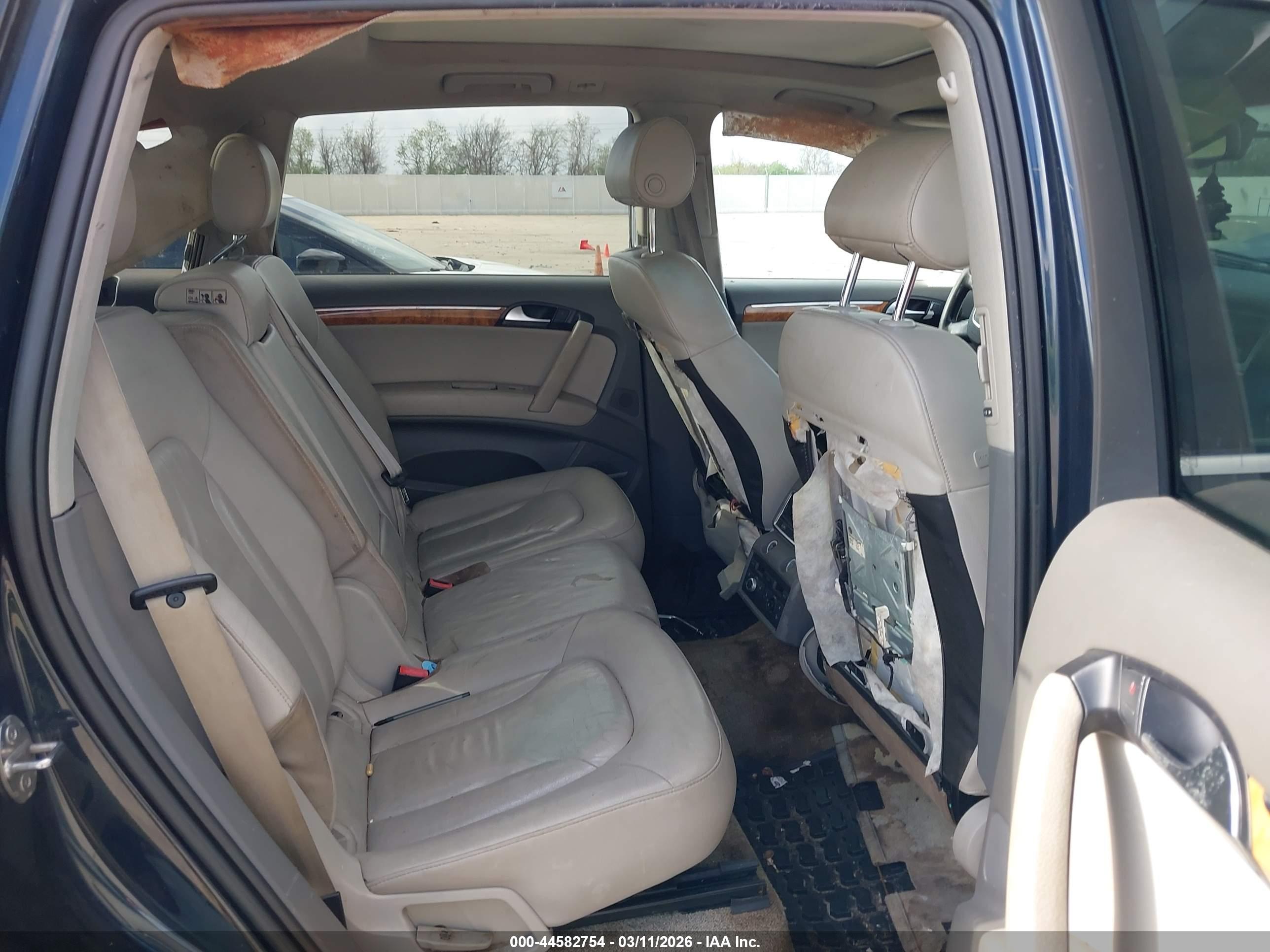 AUDI Q7 image 8