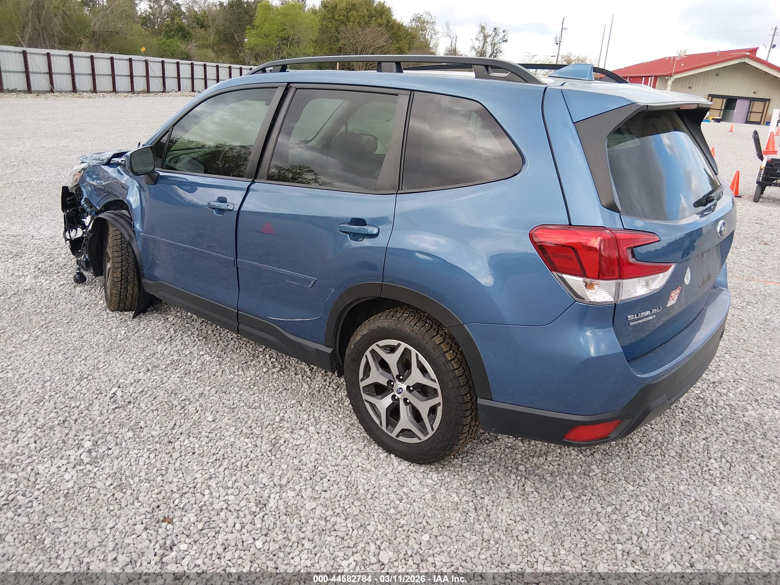SUBARU FORESTER image 3
