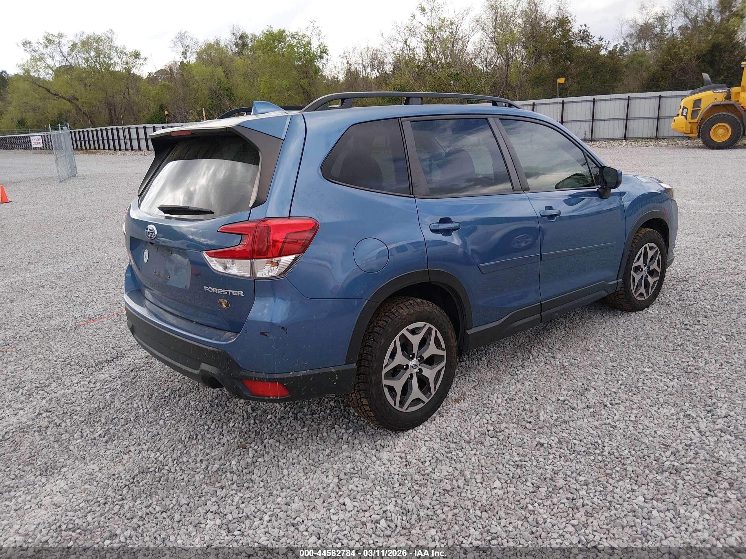 SUBARU FORESTER image 4