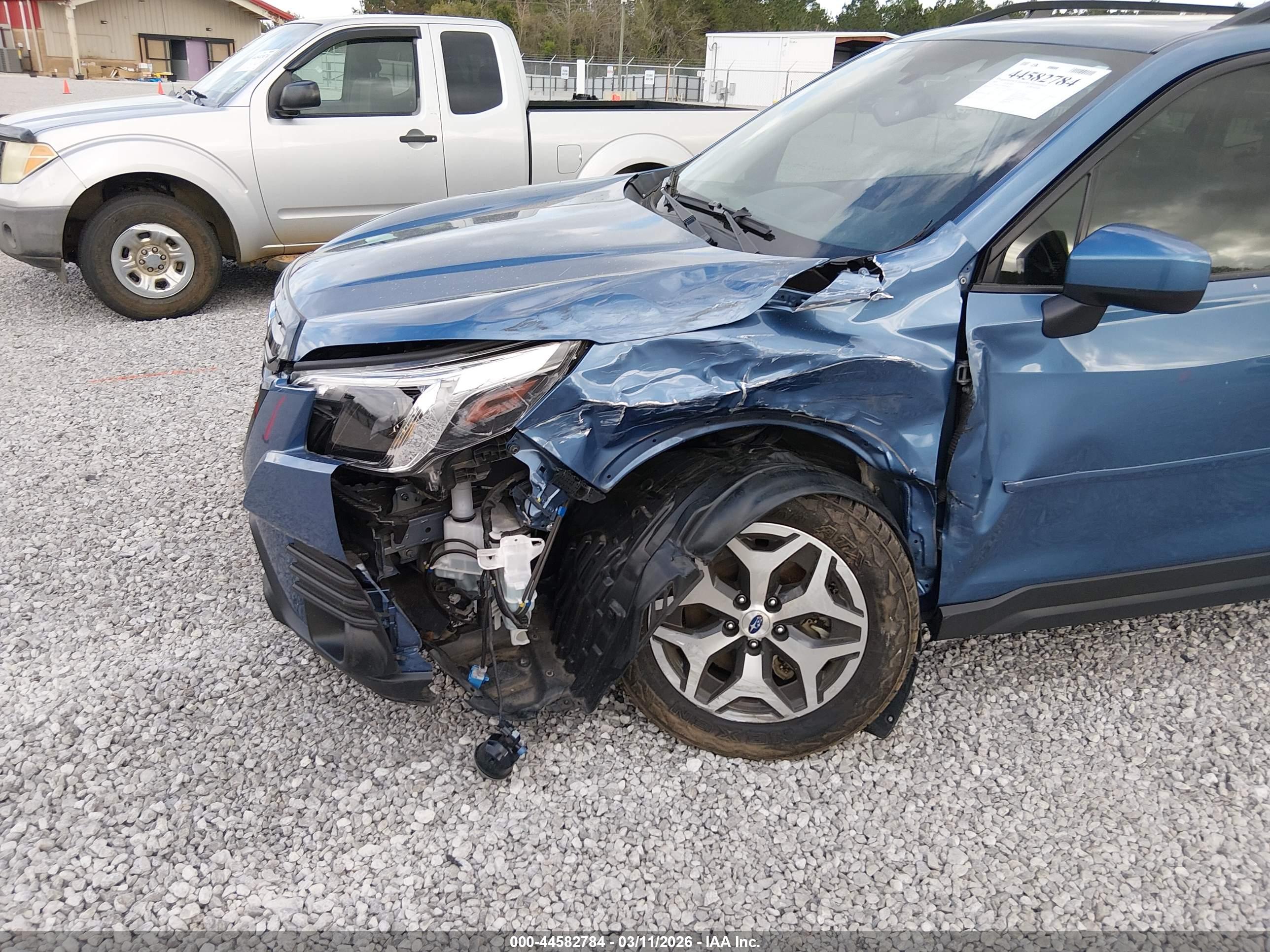 SUBARU FORESTER image 6
