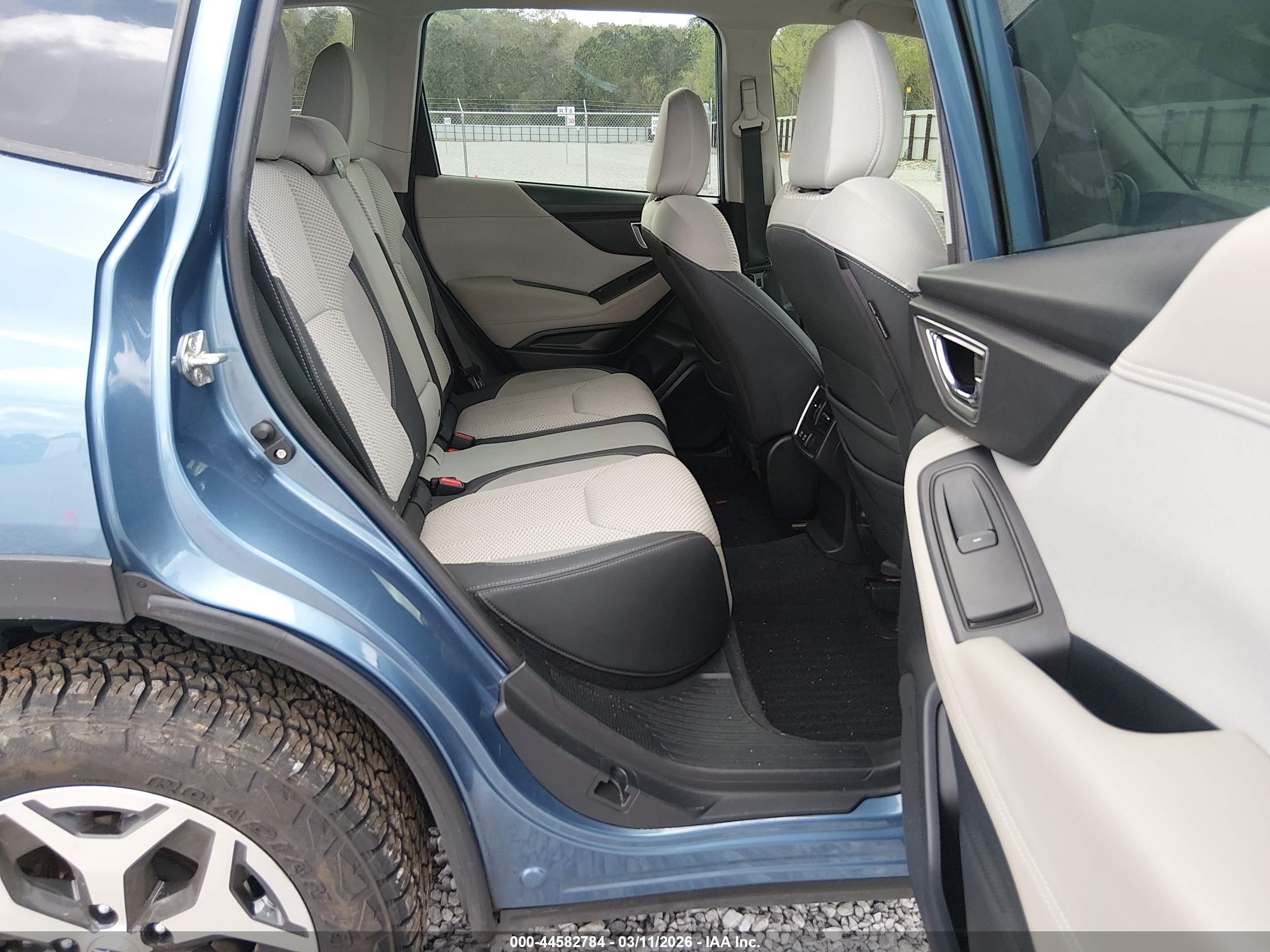 SUBARU FORESTER image 8