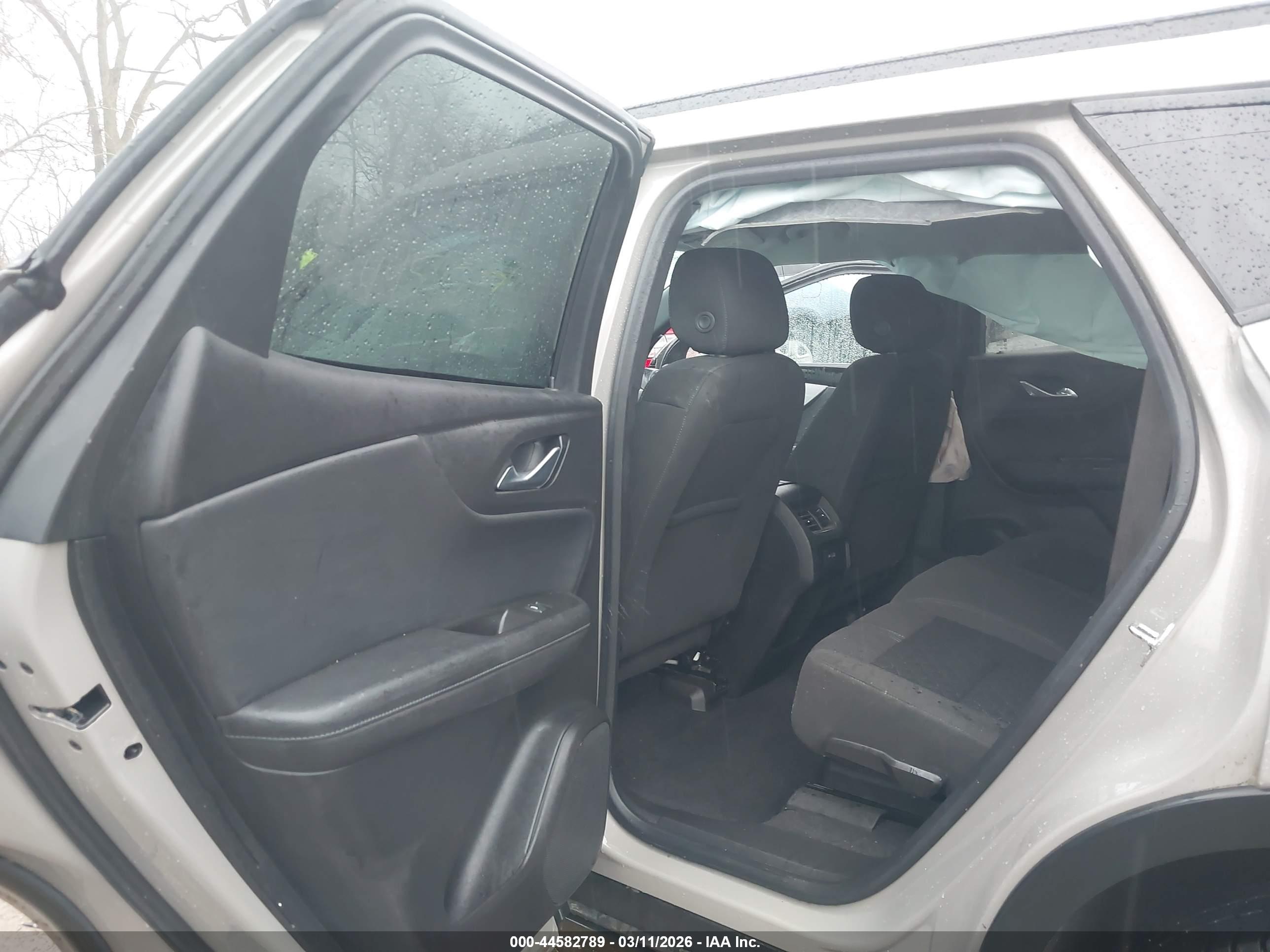 CHEVROLET BLAZER image 8