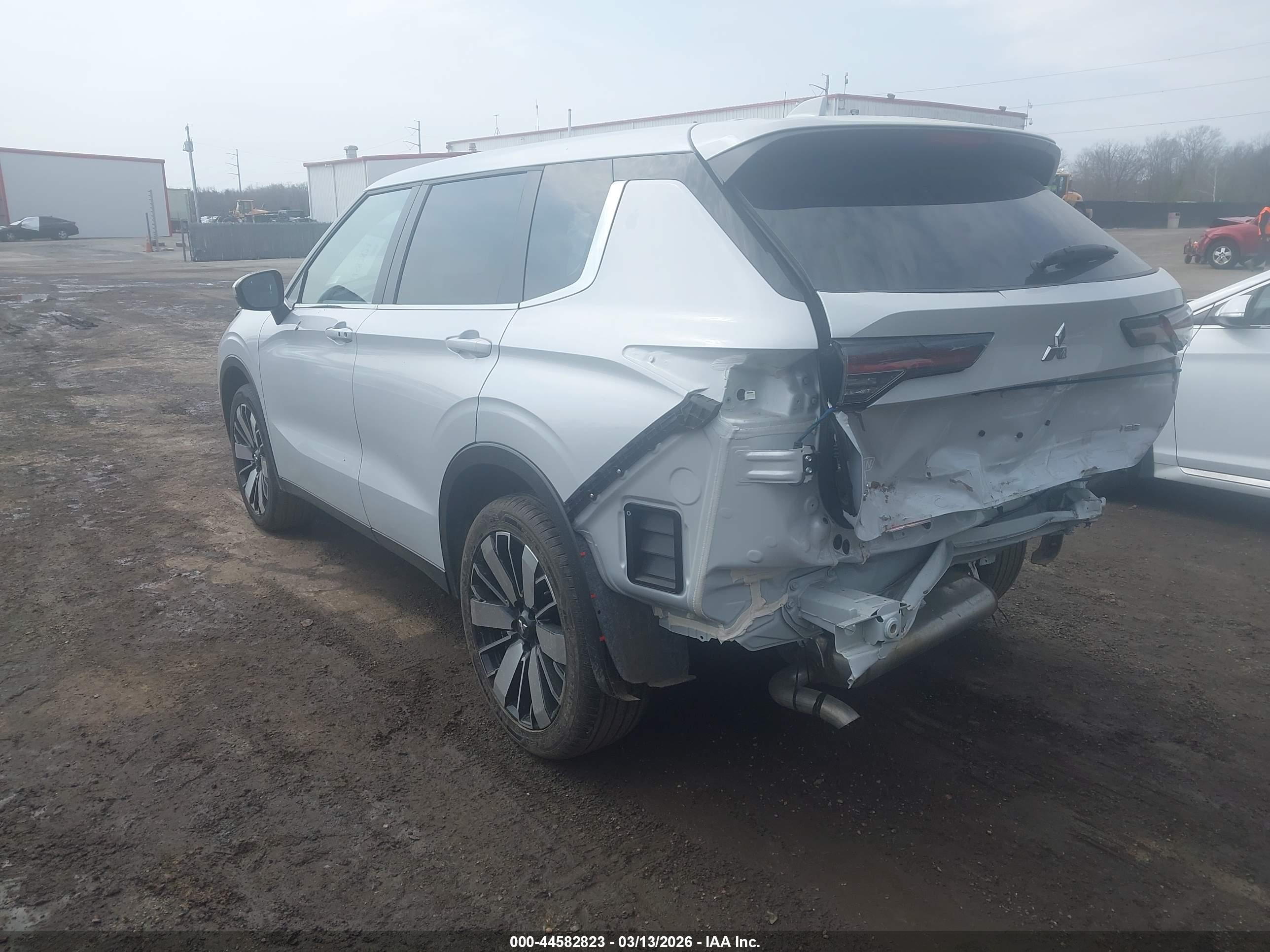 MITSUBISHI OUTLANDER image 3