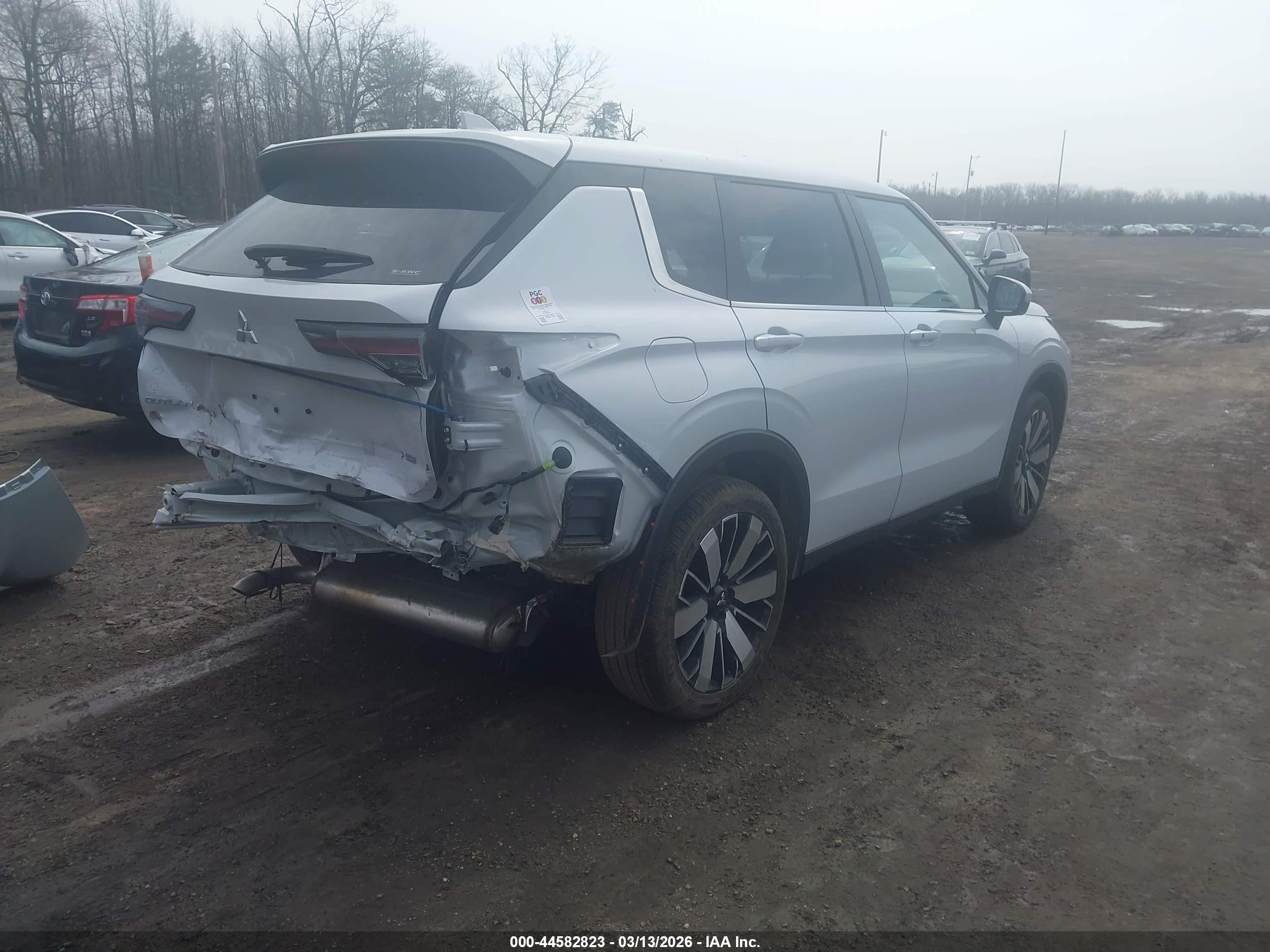 MITSUBISHI OUTLANDER image 4