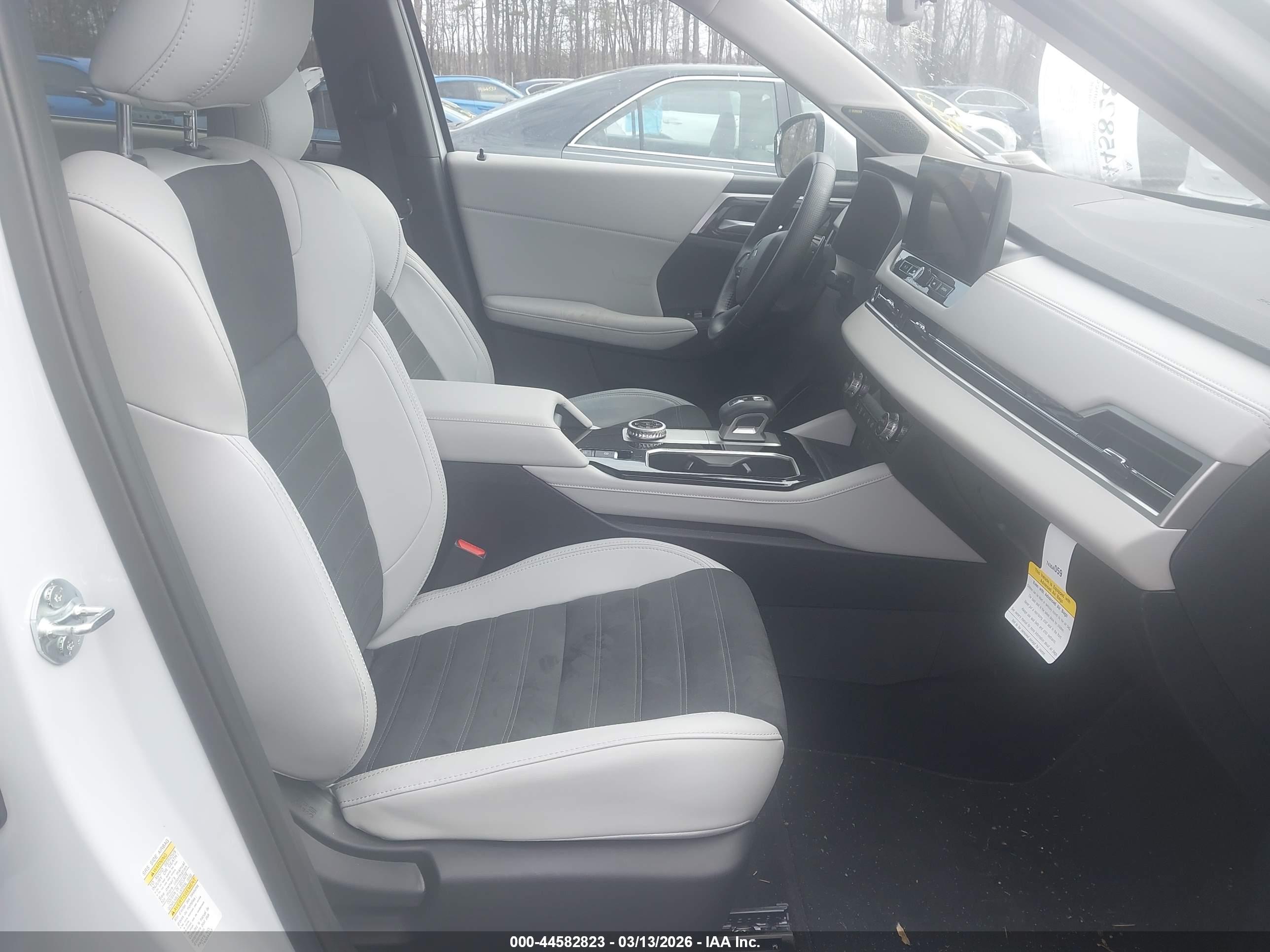 MITSUBISHI OUTLANDER image 5
