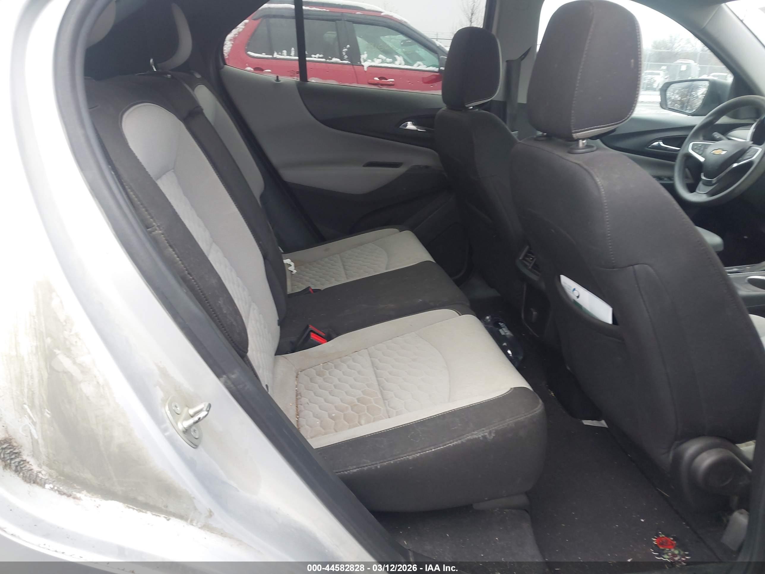 CHEVROLET EQUINOX image 8