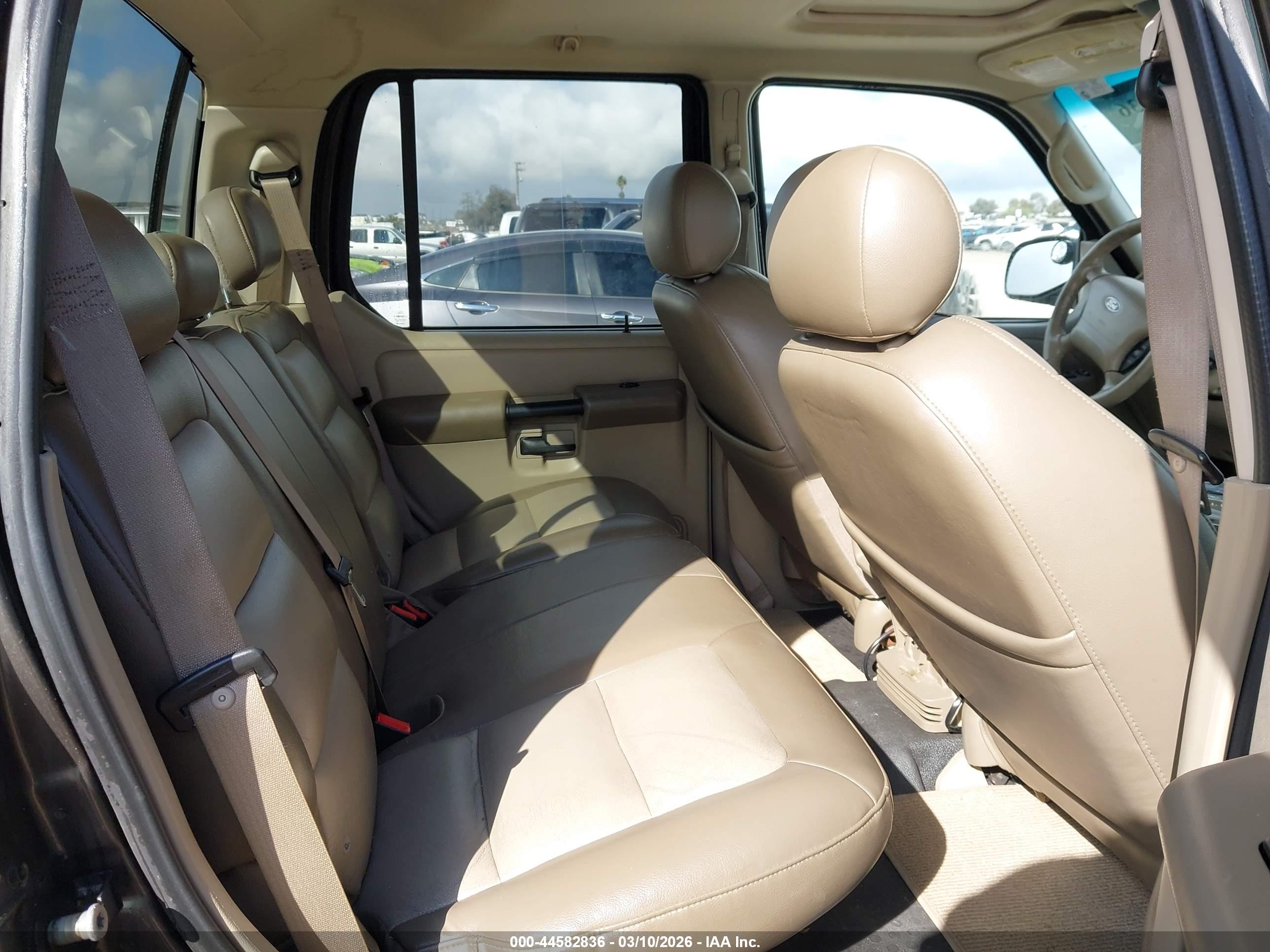 FORD EXPLORER image 8