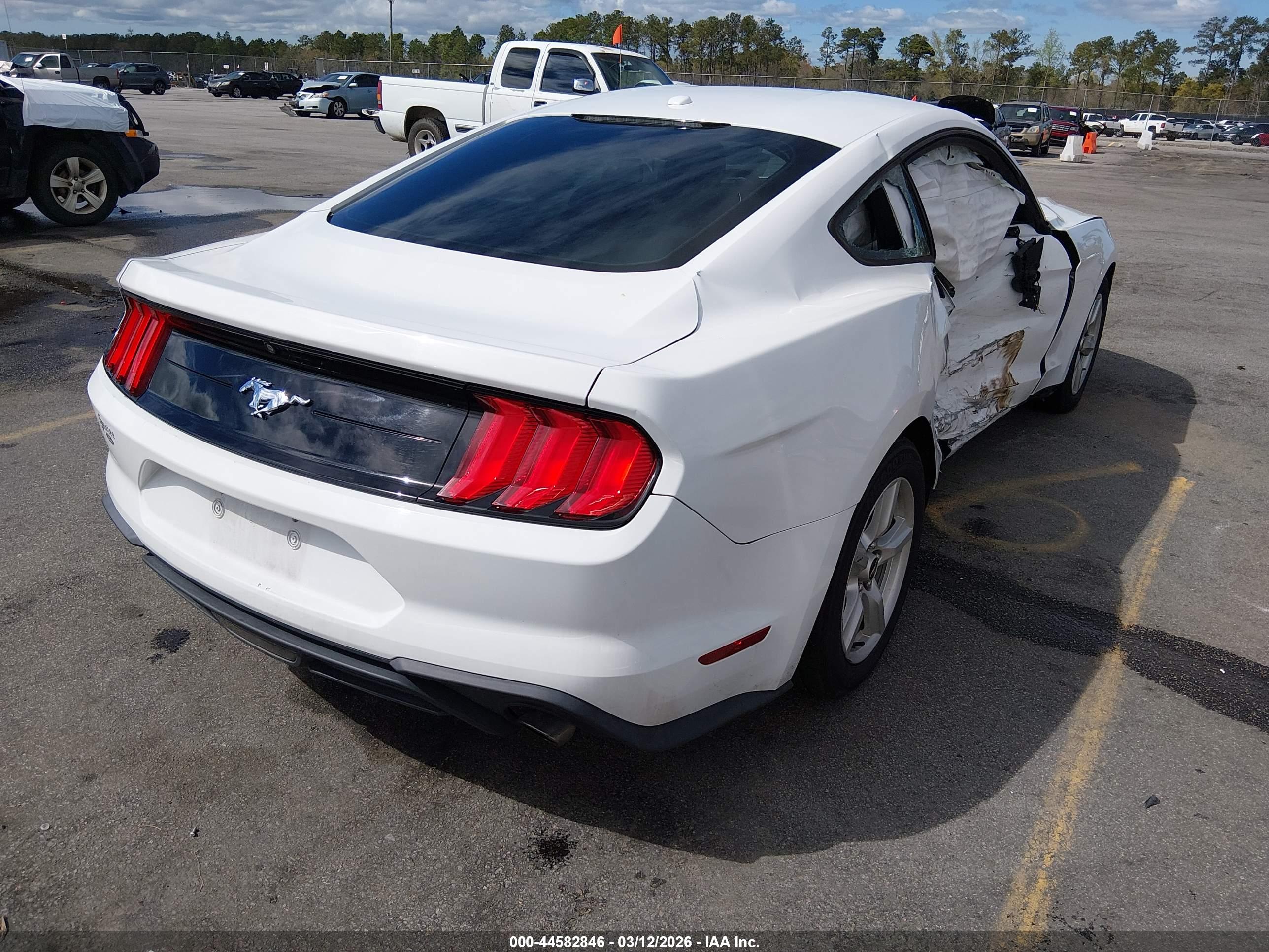 FORD MUSTANG image 4