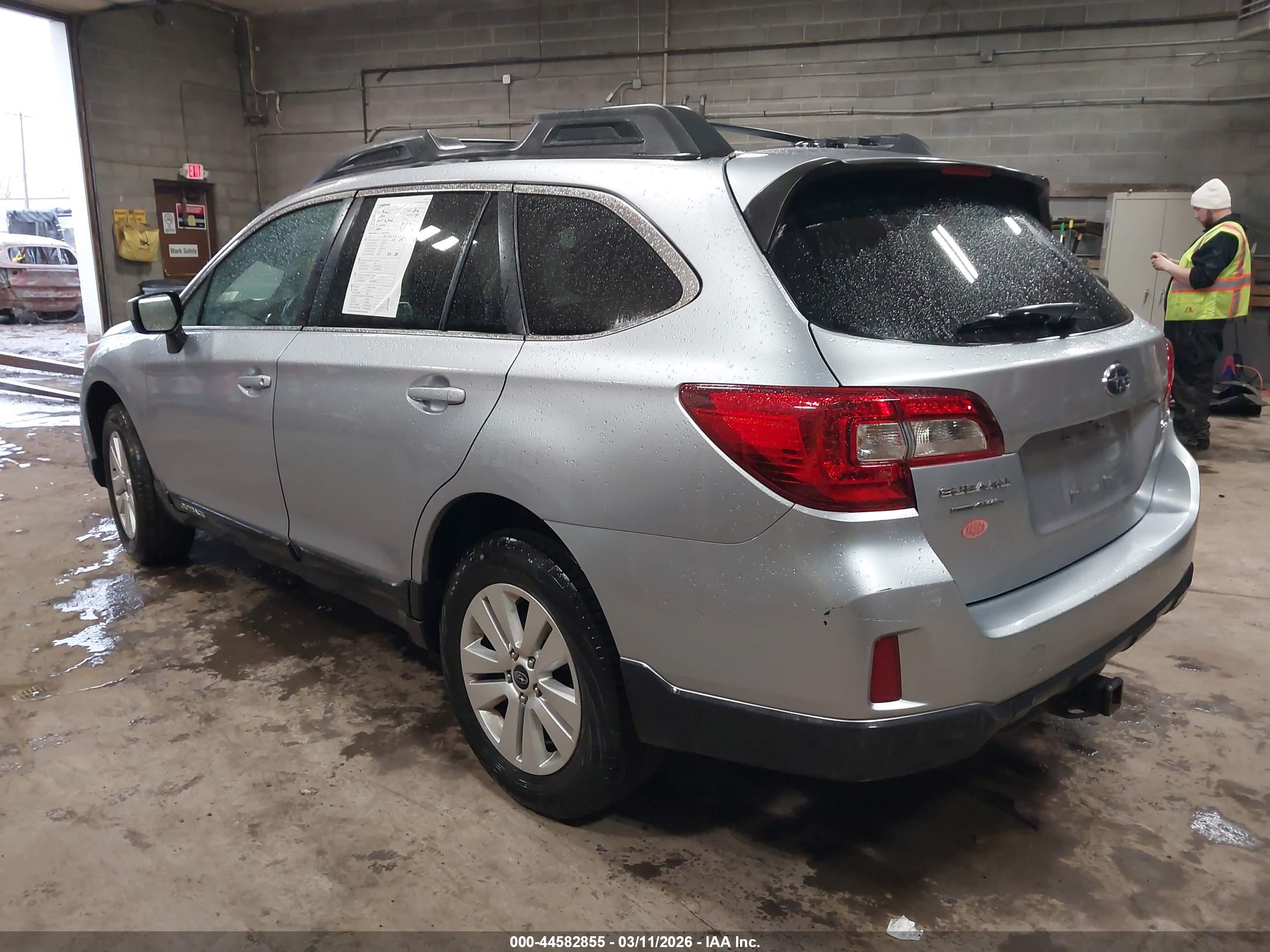 SUBARU OUTBACK image 3