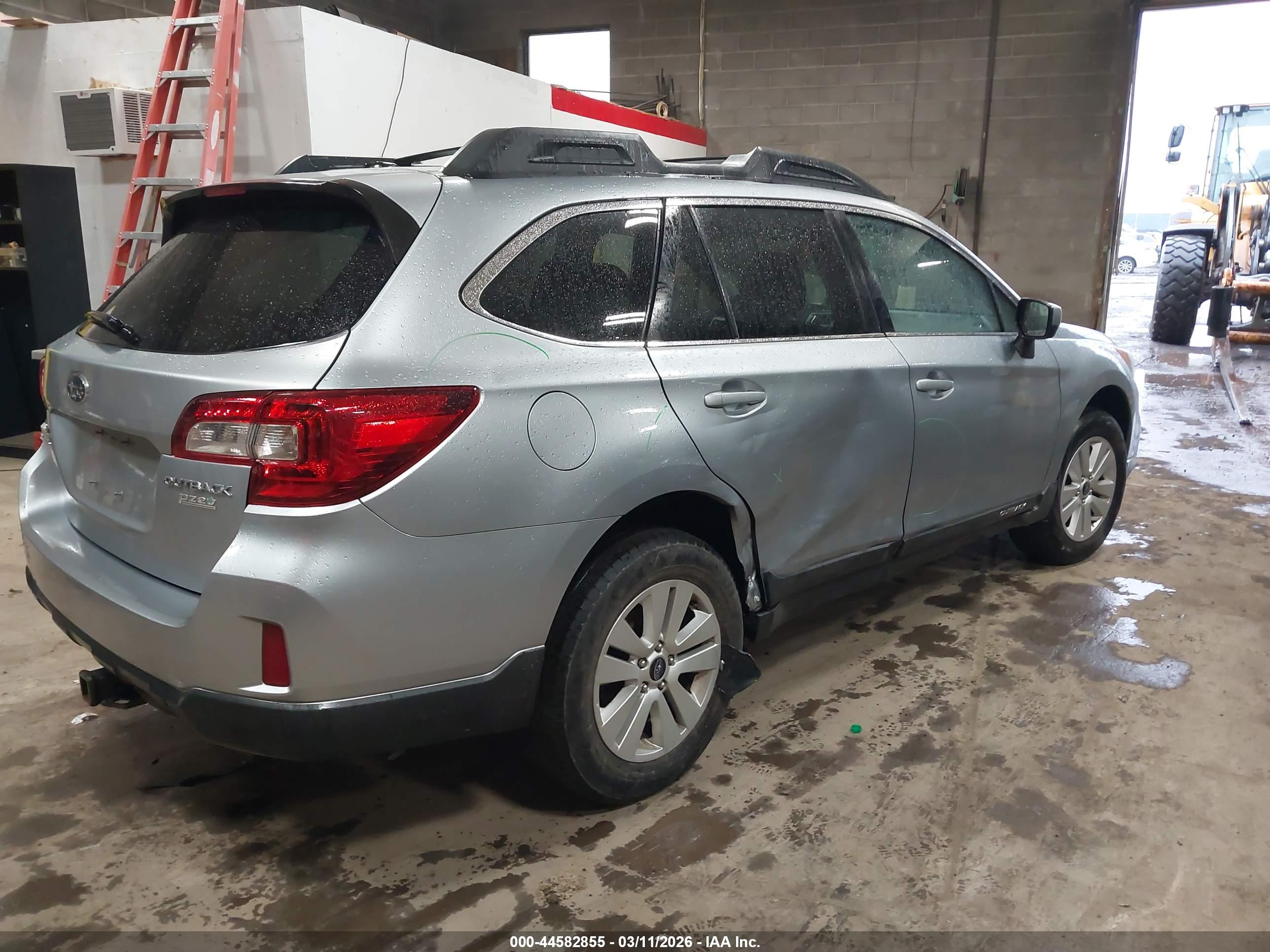 SUBARU OUTBACK image 4