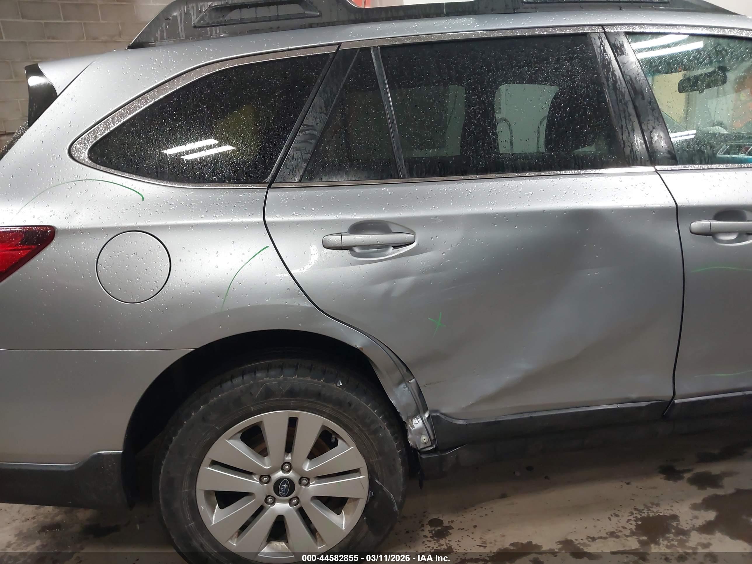 SUBARU OUTBACK image 6