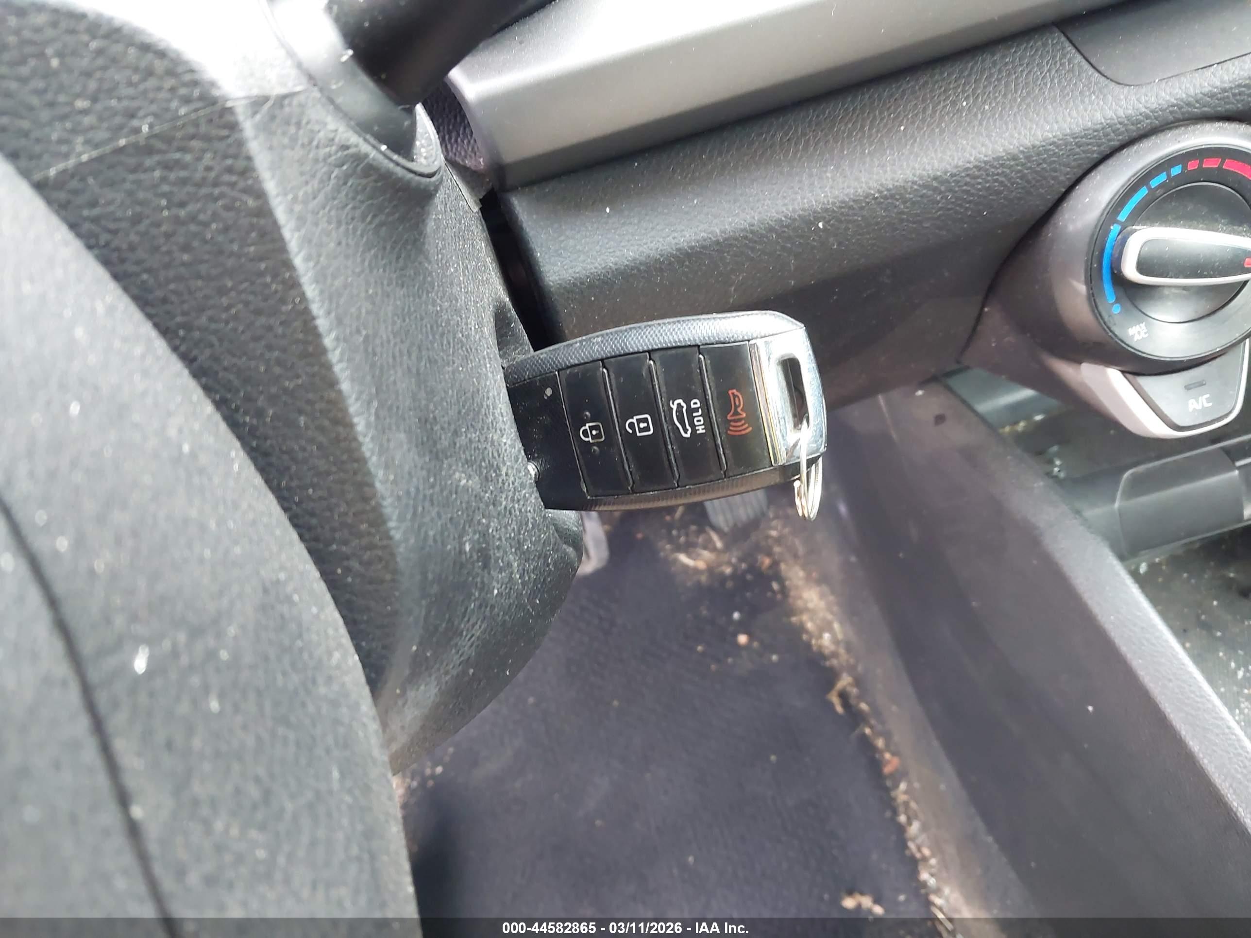 KIA RIO image 11