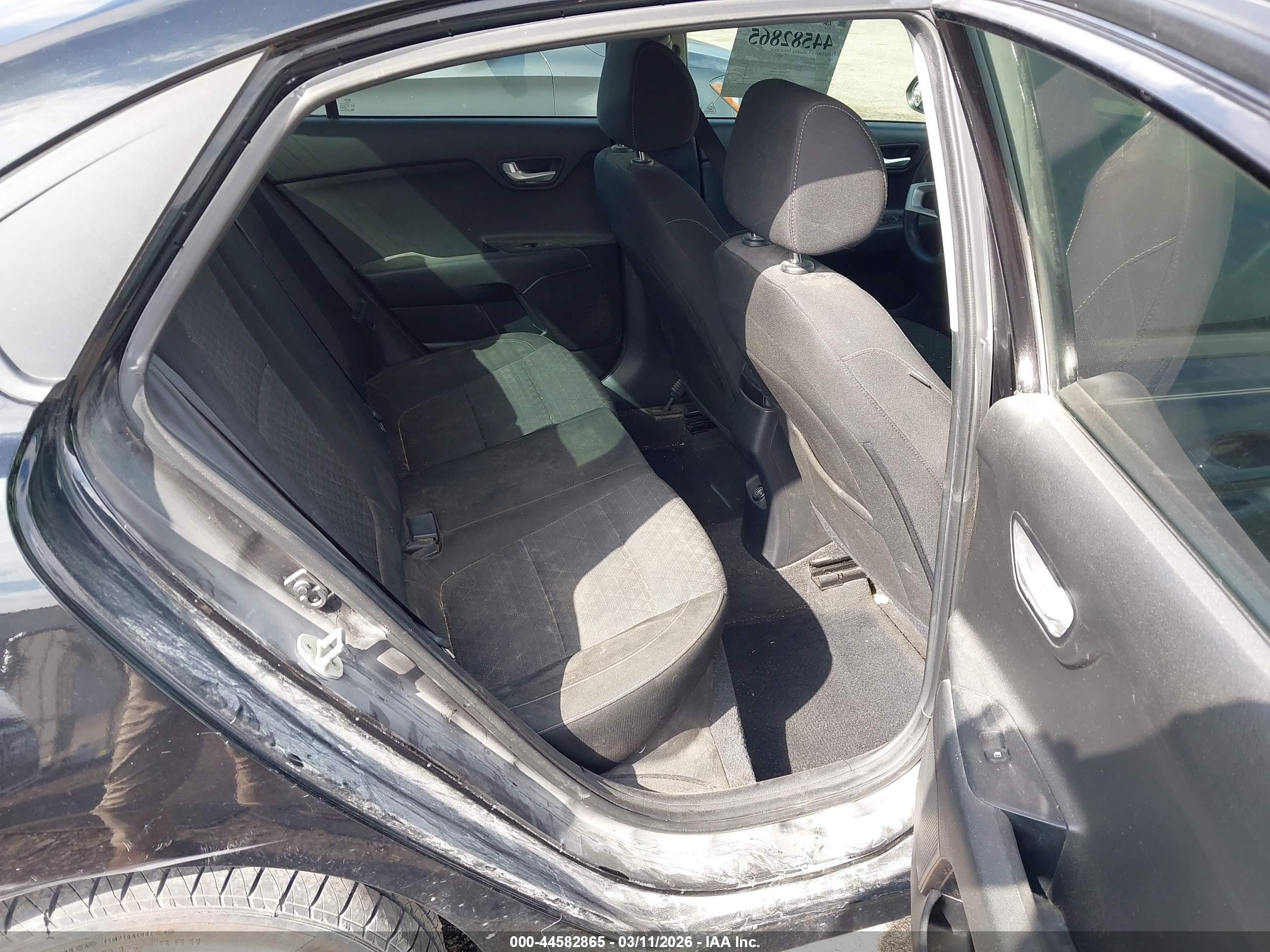 KIA RIO image 8
