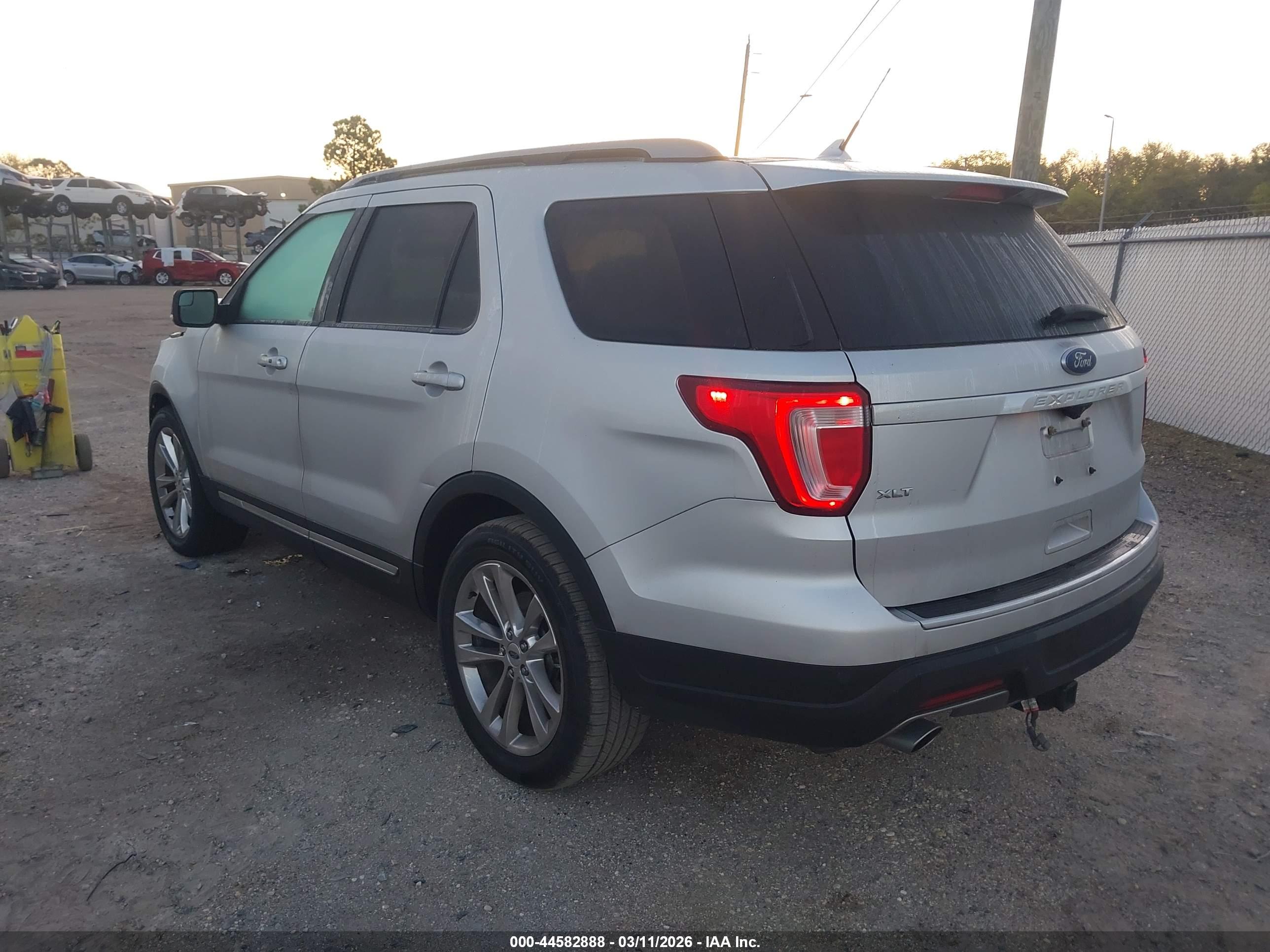 FORD EXPLORER image 3