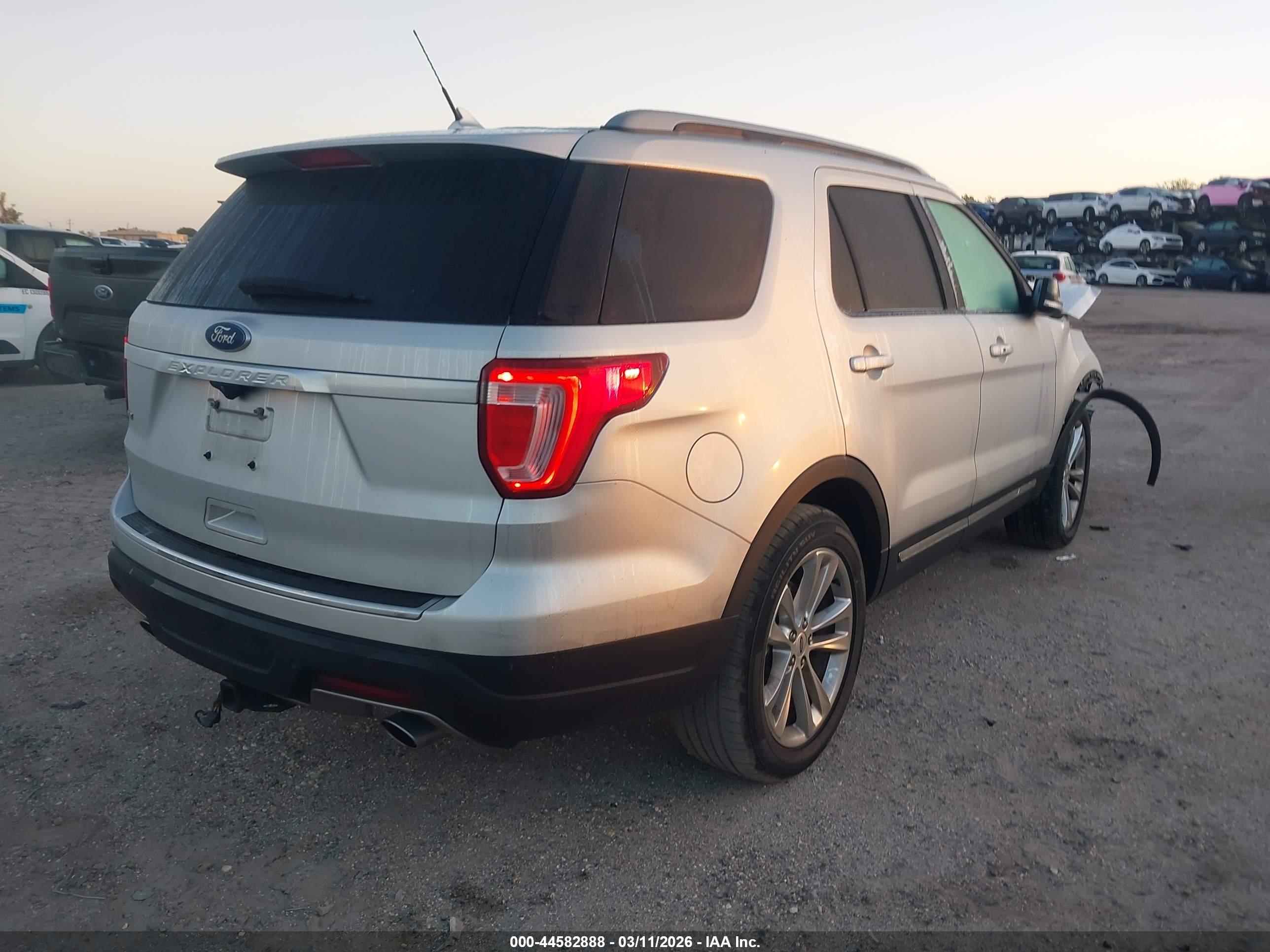 FORD EXPLORER image 4