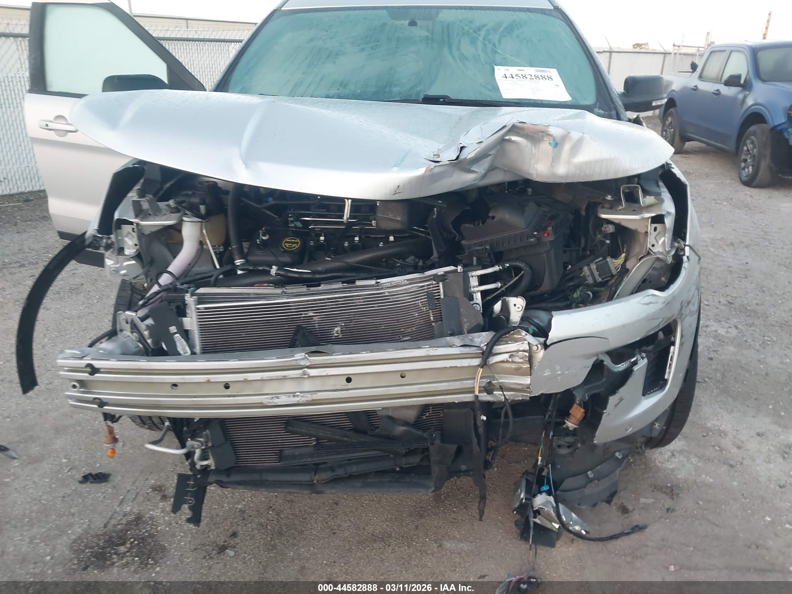 FORD EXPLORER image 6