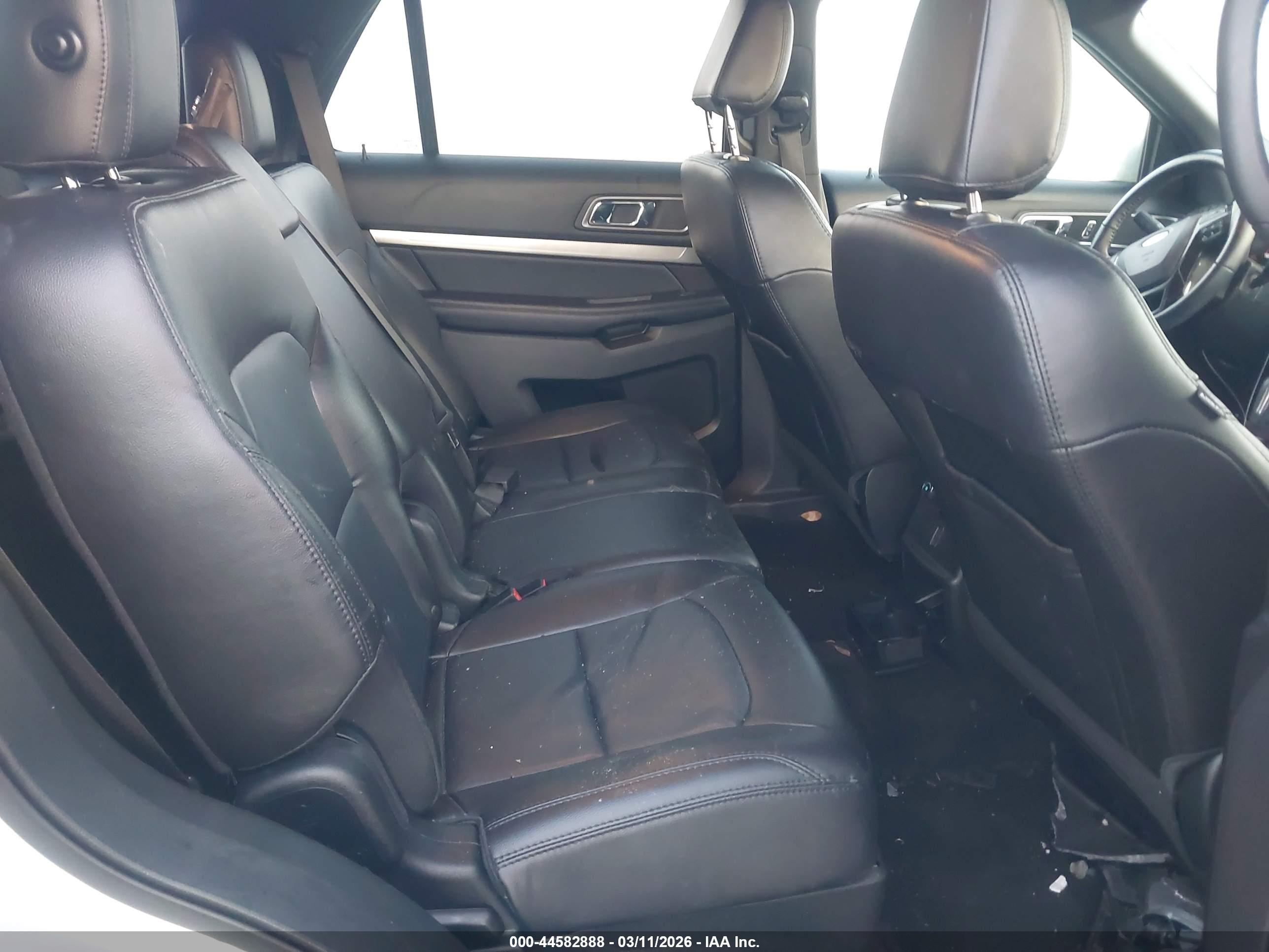 FORD EXPLORER image 8