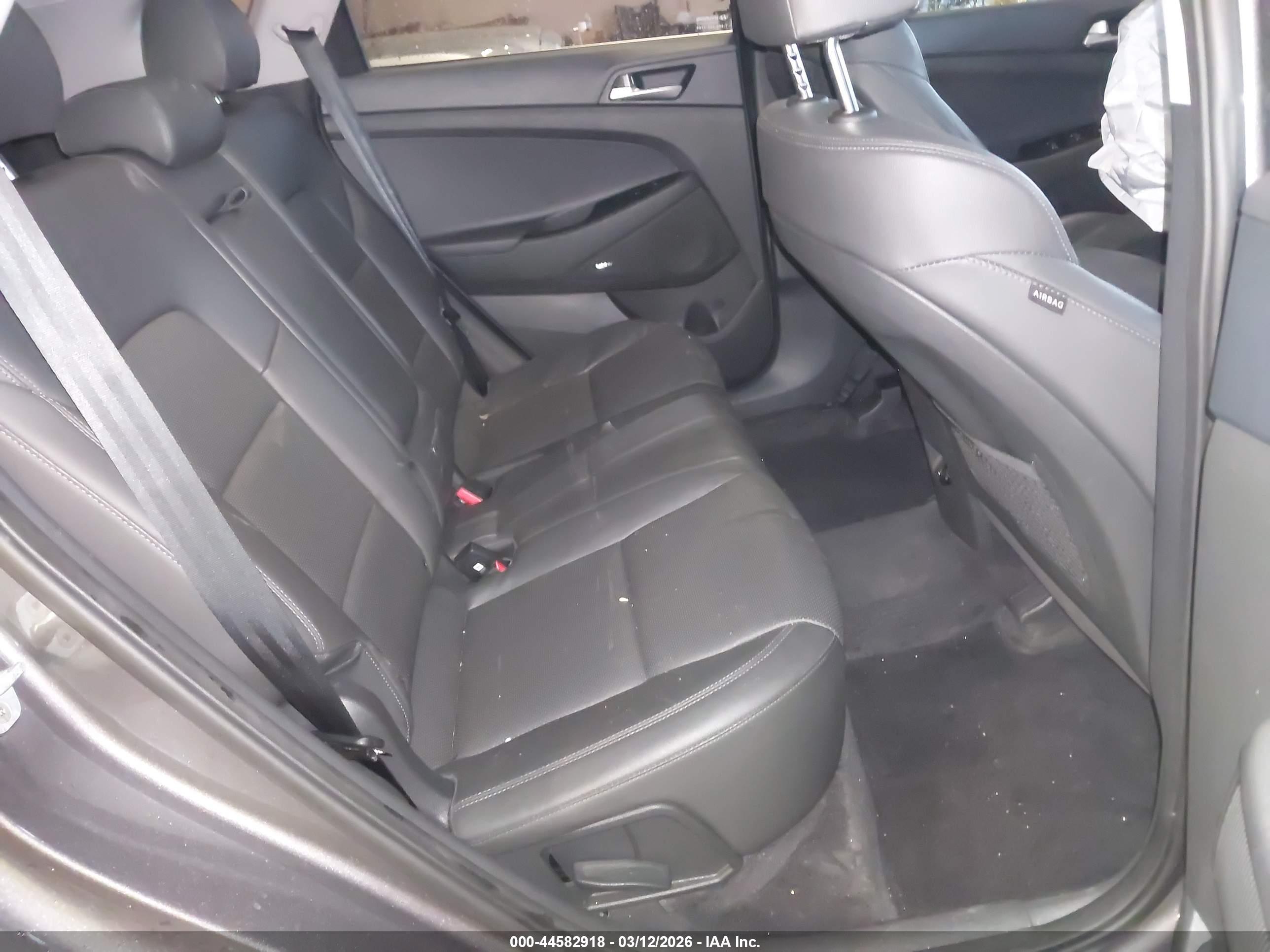 HYUNDAI TUCSON image 8