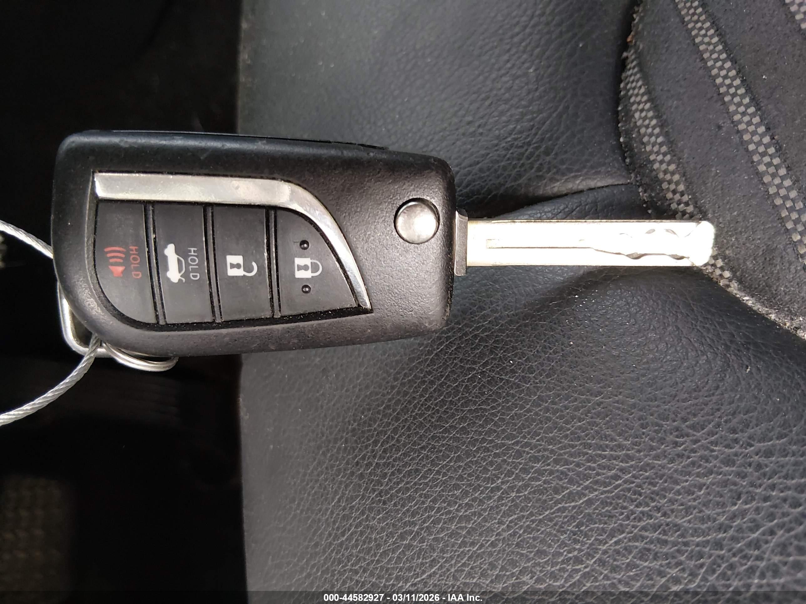 TOYOTA CAMRY image 11