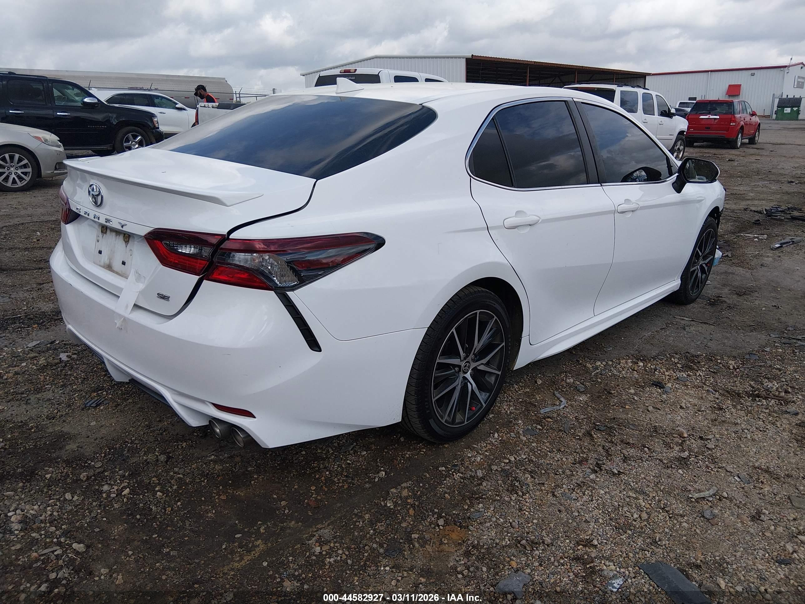 TOYOTA CAMRY image 4