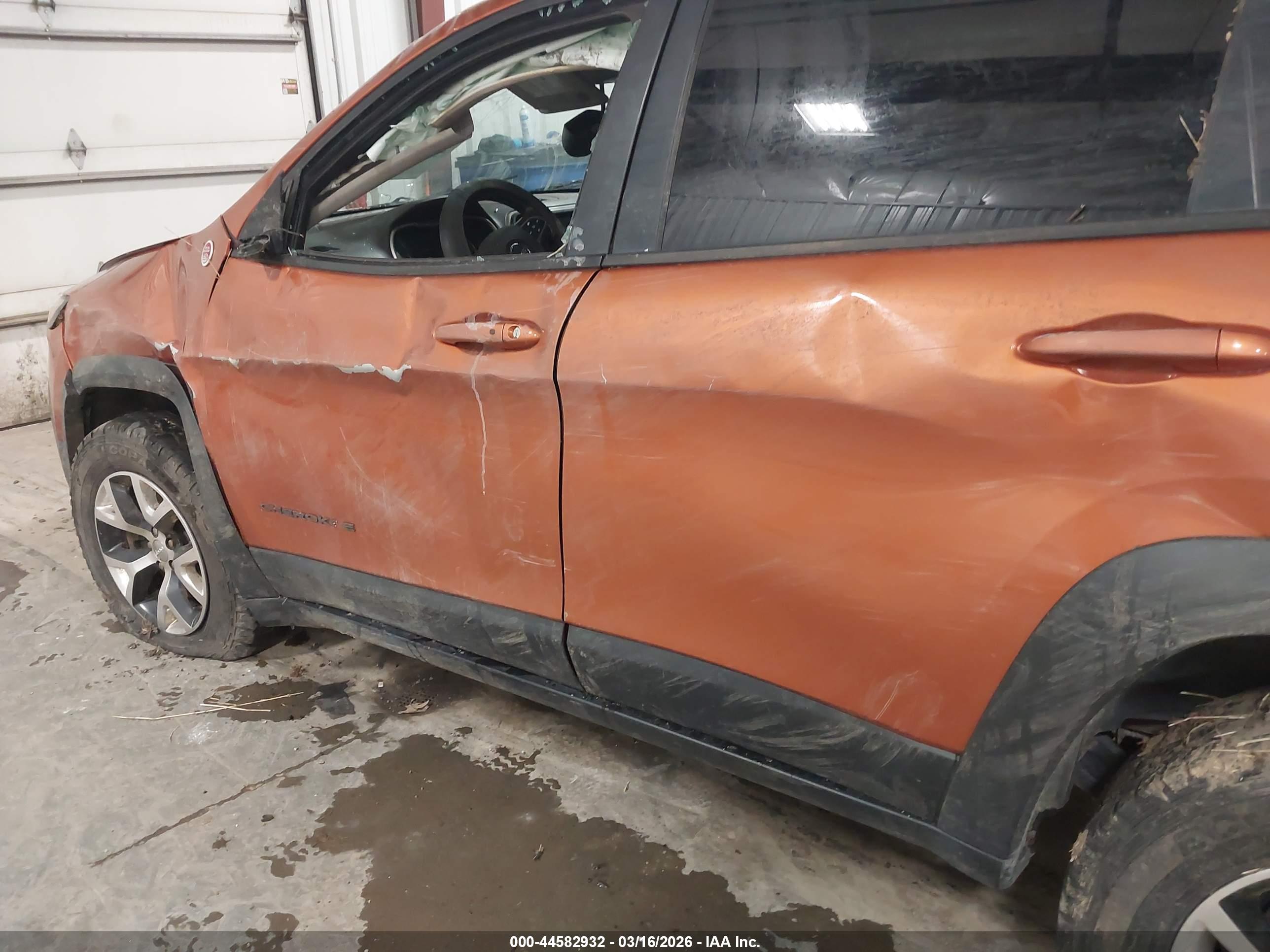 JEEP CHEROKEE image 6