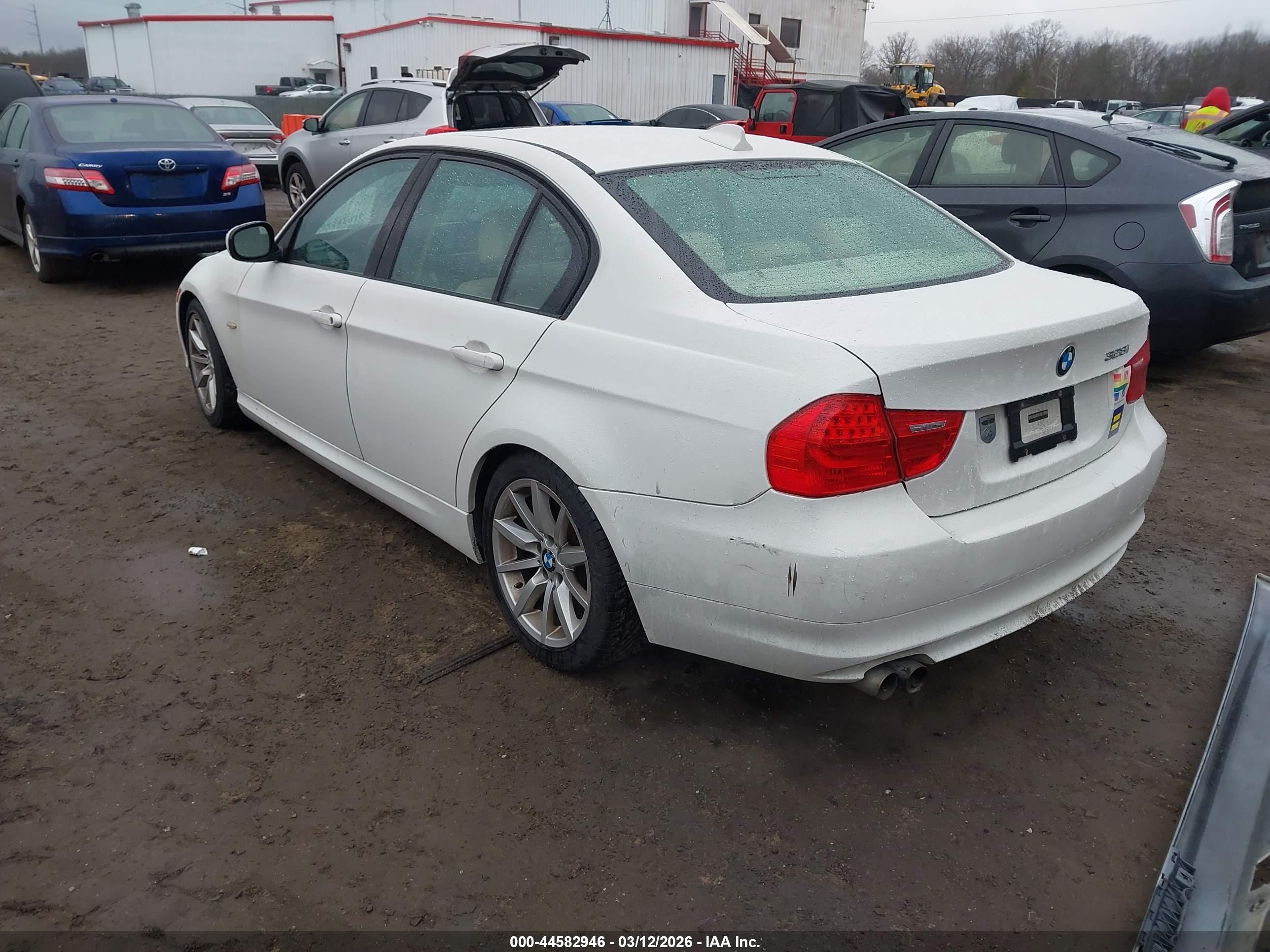 BMW 328I image 3