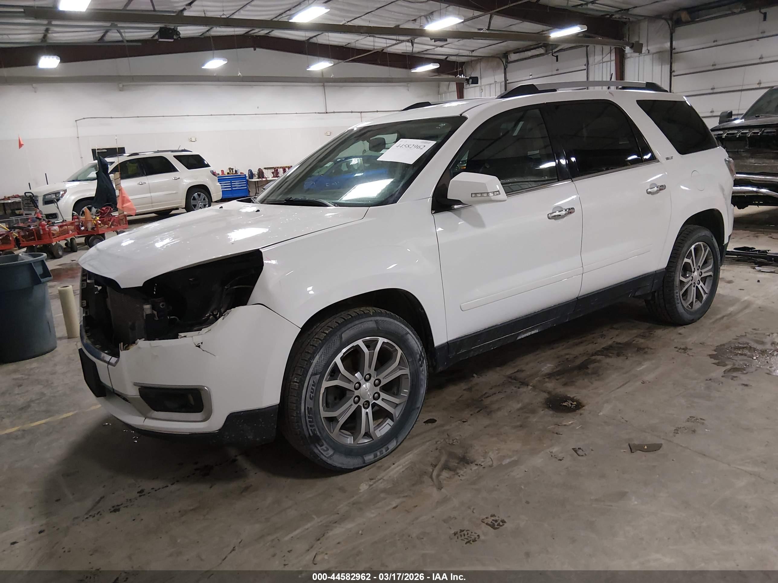 GMC ACADIA image 2
