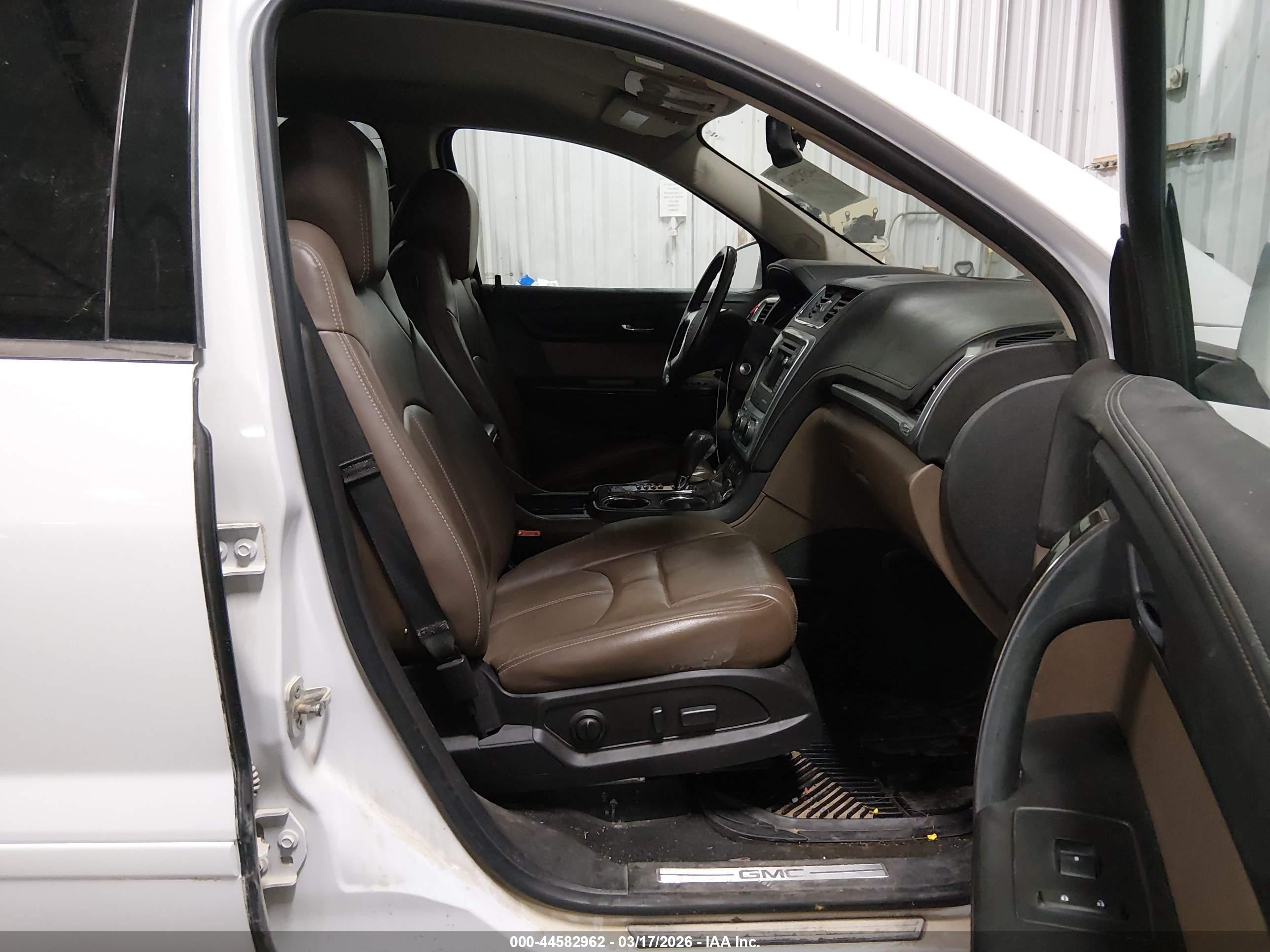 GMC ACADIA image 5