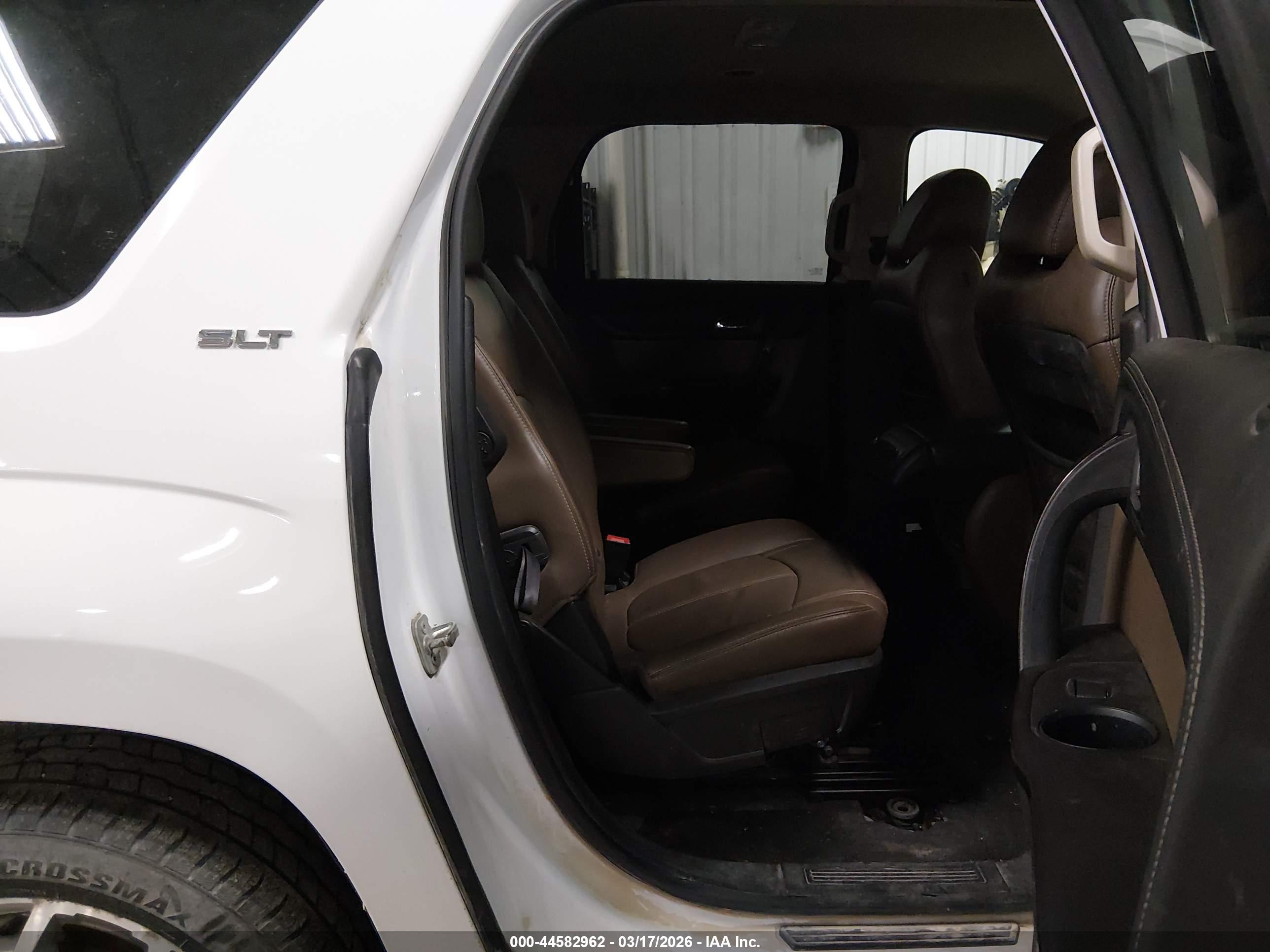 GMC ACADIA image 8