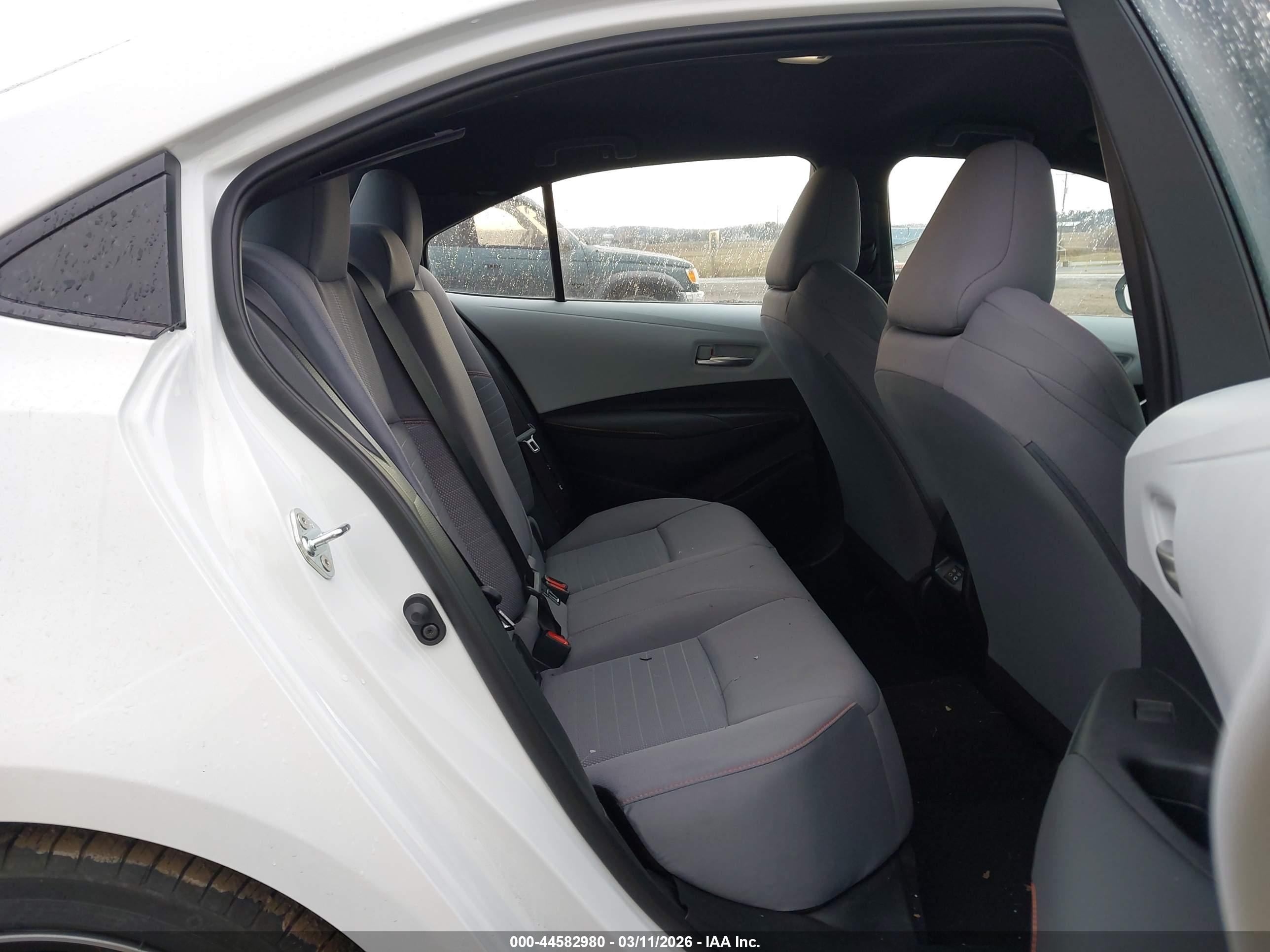 TOYOTA COROLLA image 8
