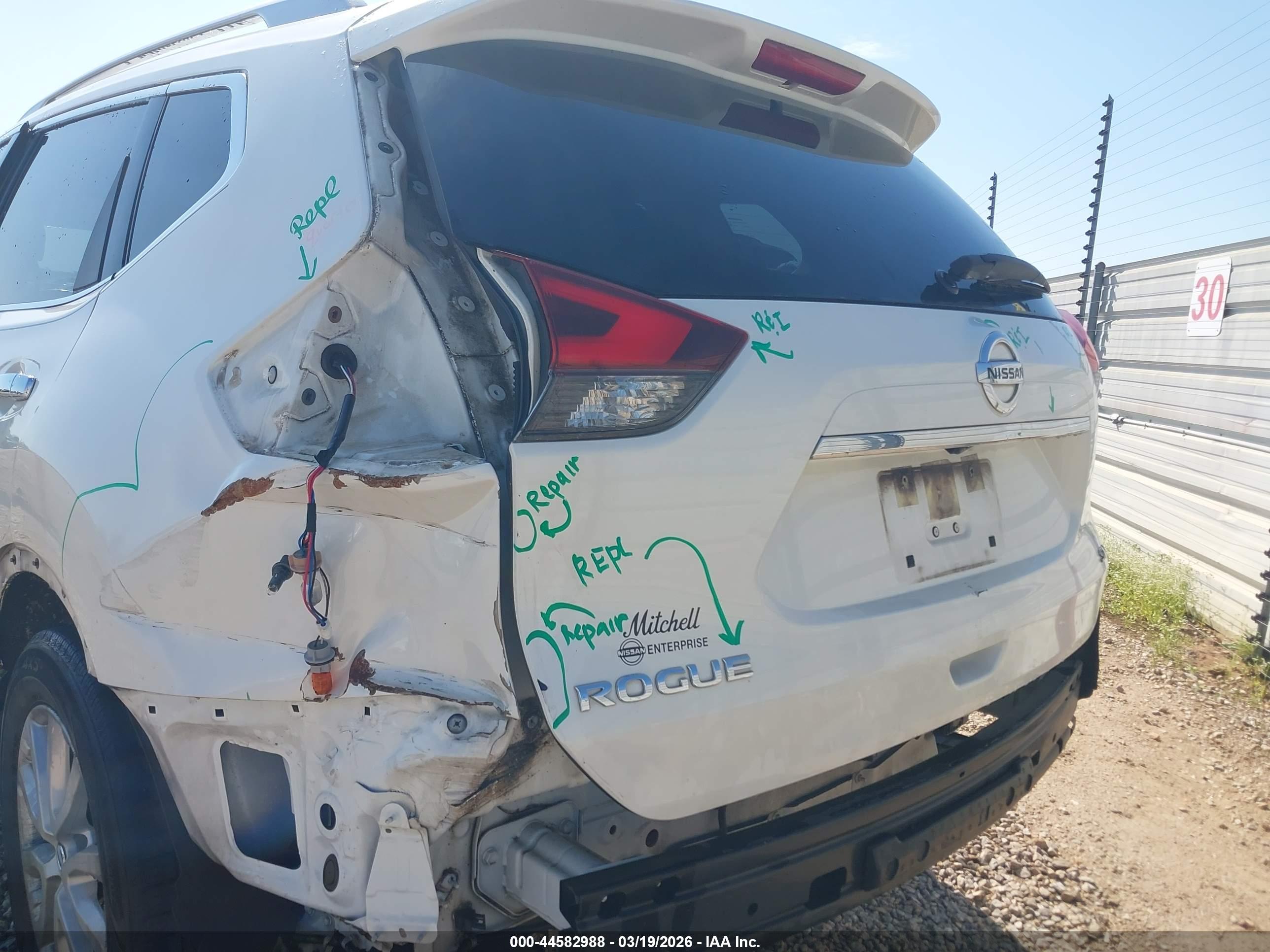 NISSAN ROGUE image 6
