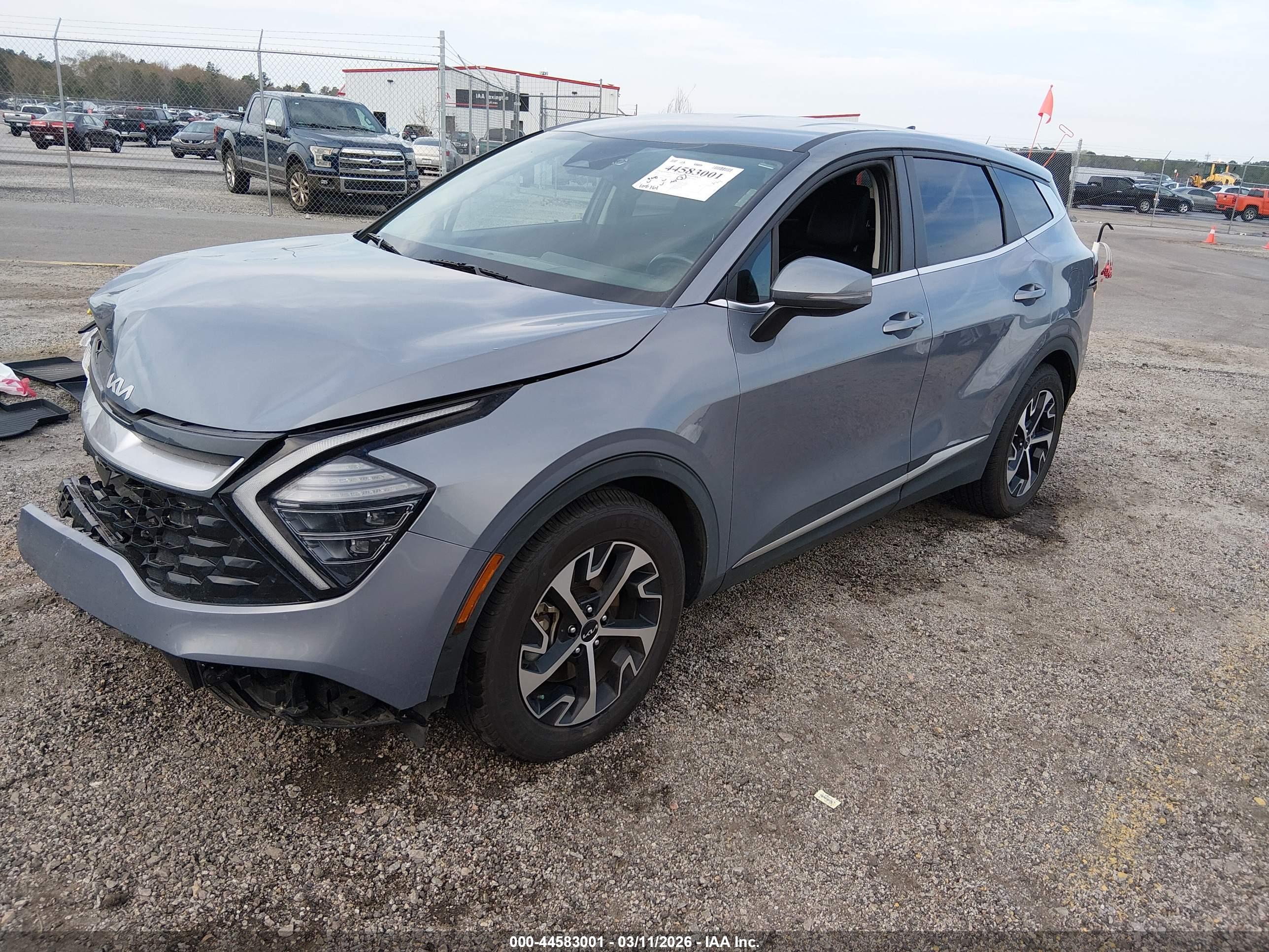 KIA SPORTAGE image 2