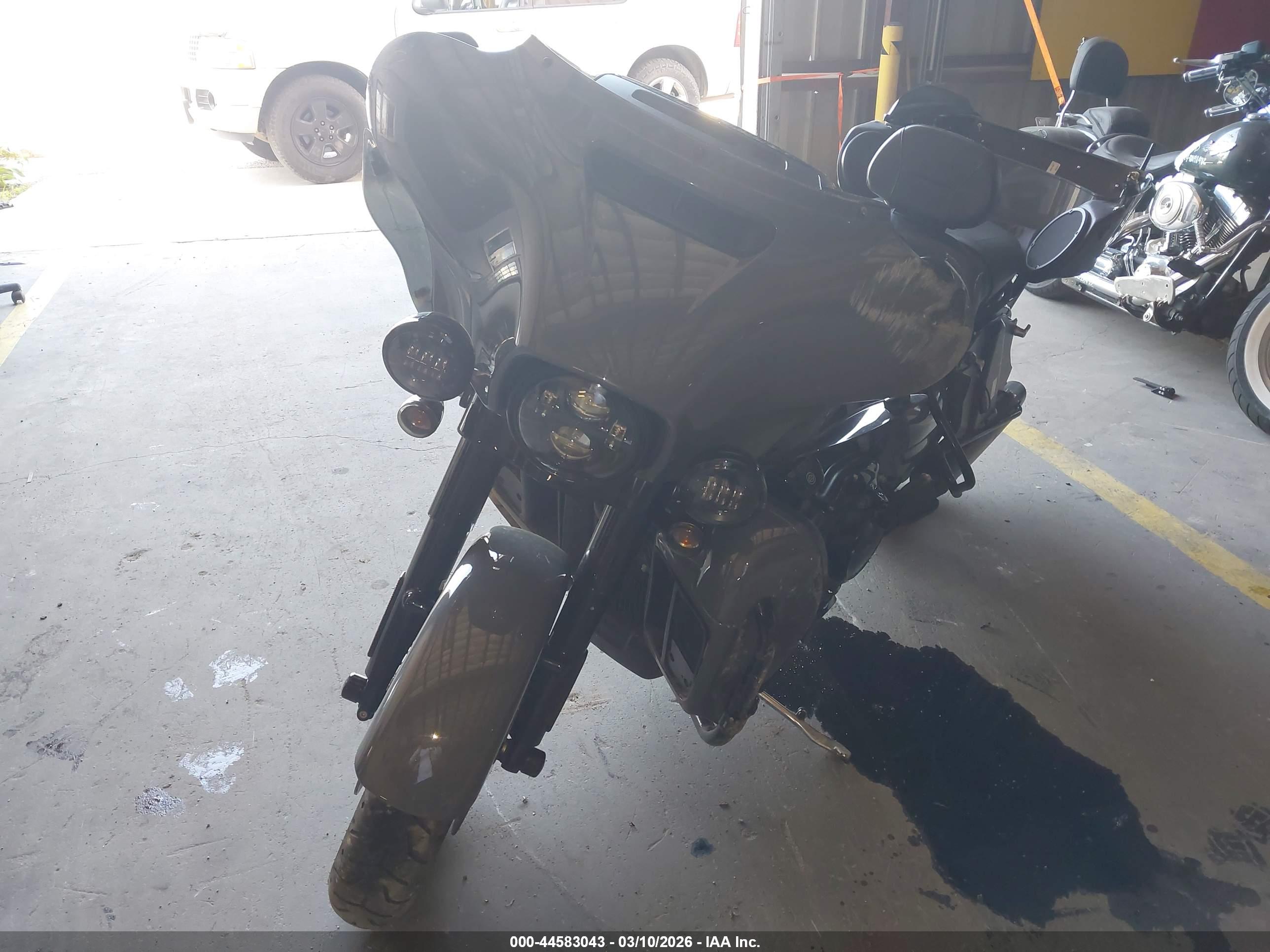 HARLEY-DAVIDSON FLHTK image 2