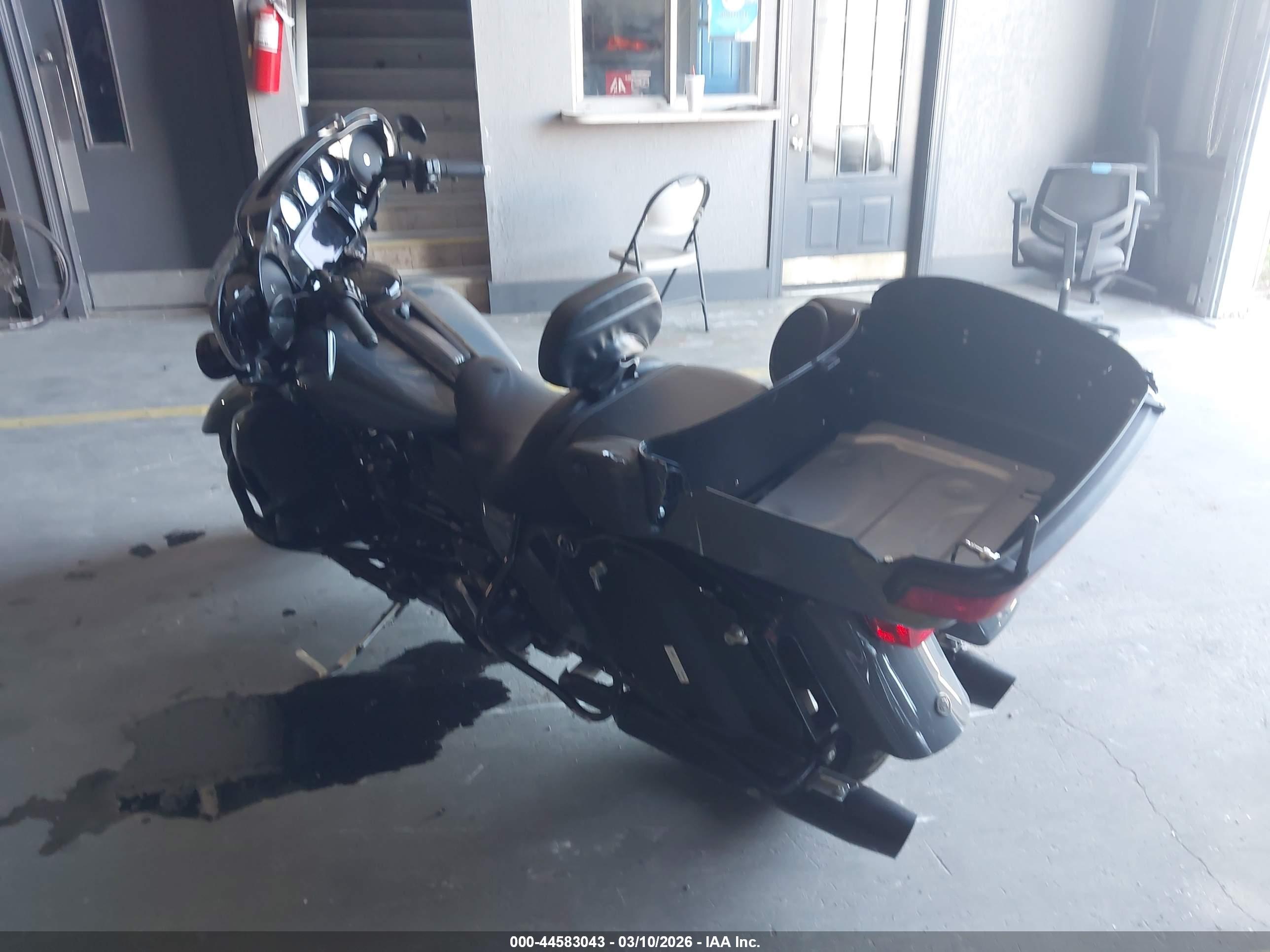 HARLEY-DAVIDSON FLHTK image 3