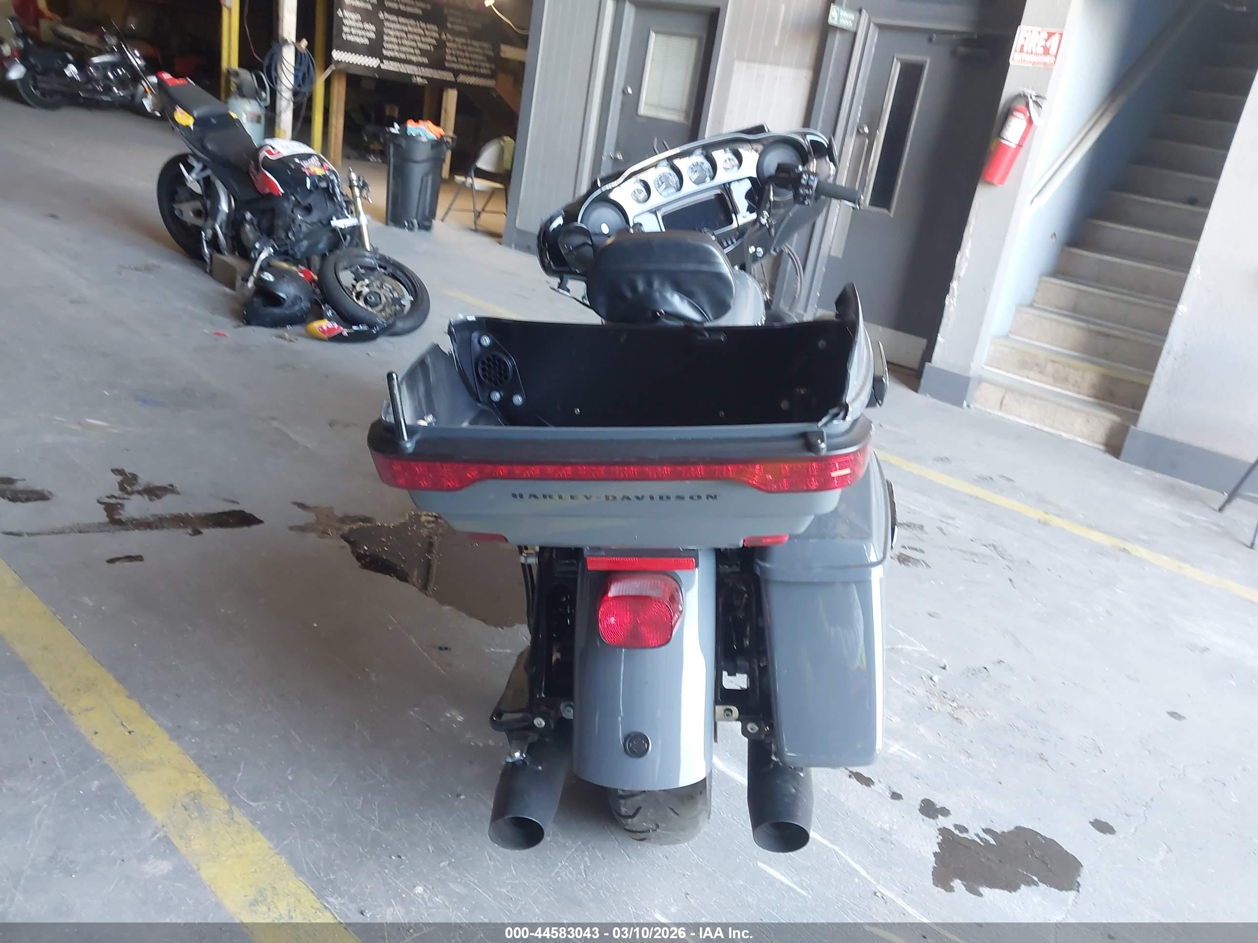 HARLEY-DAVIDSON FLHTK image 6
