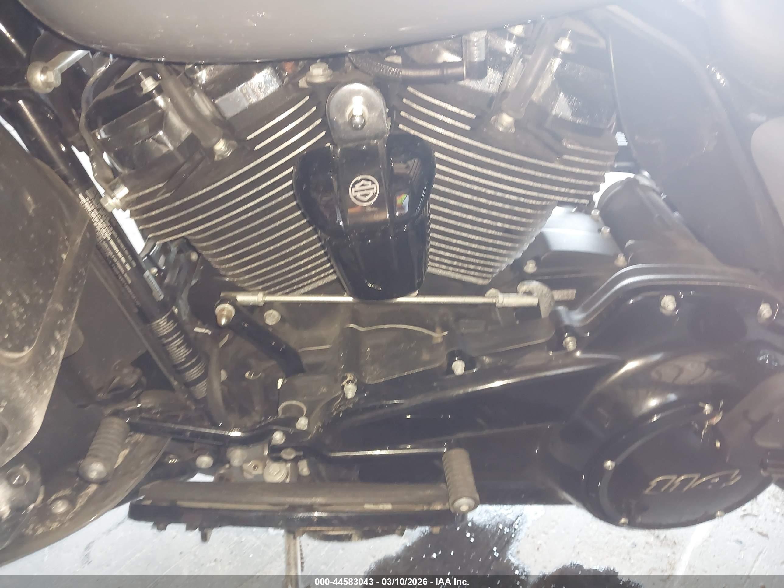 HARLEY-DAVIDSON FLHTK image 9