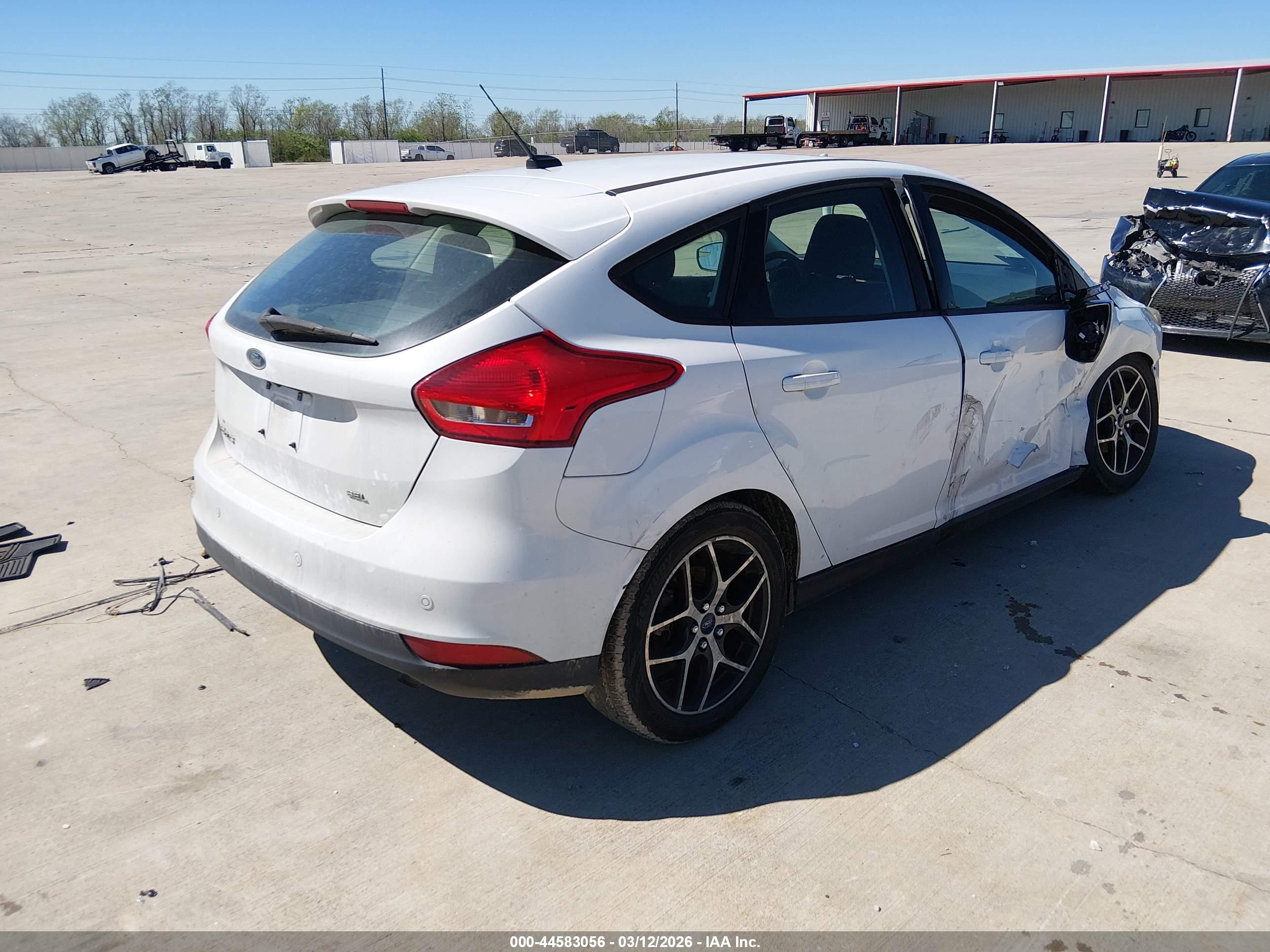 FORD FOCUS image 4