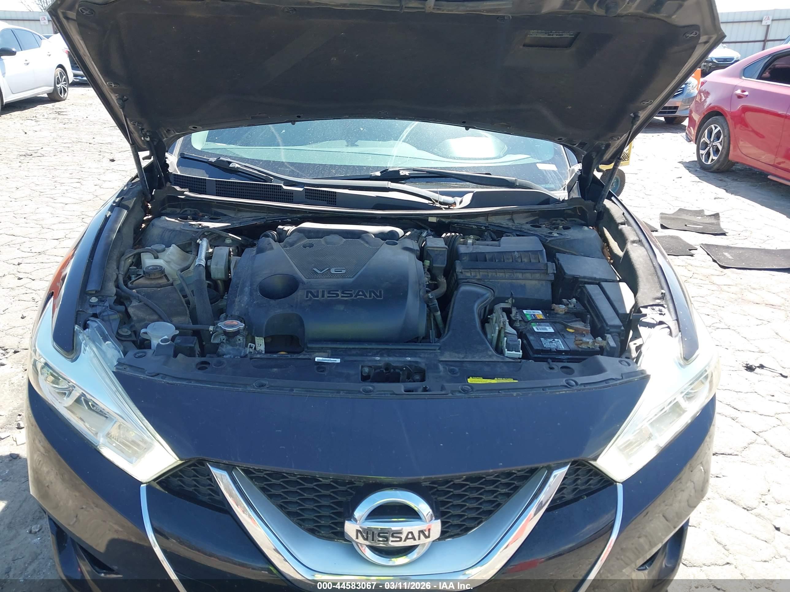 NISSAN MAXIMA image 10