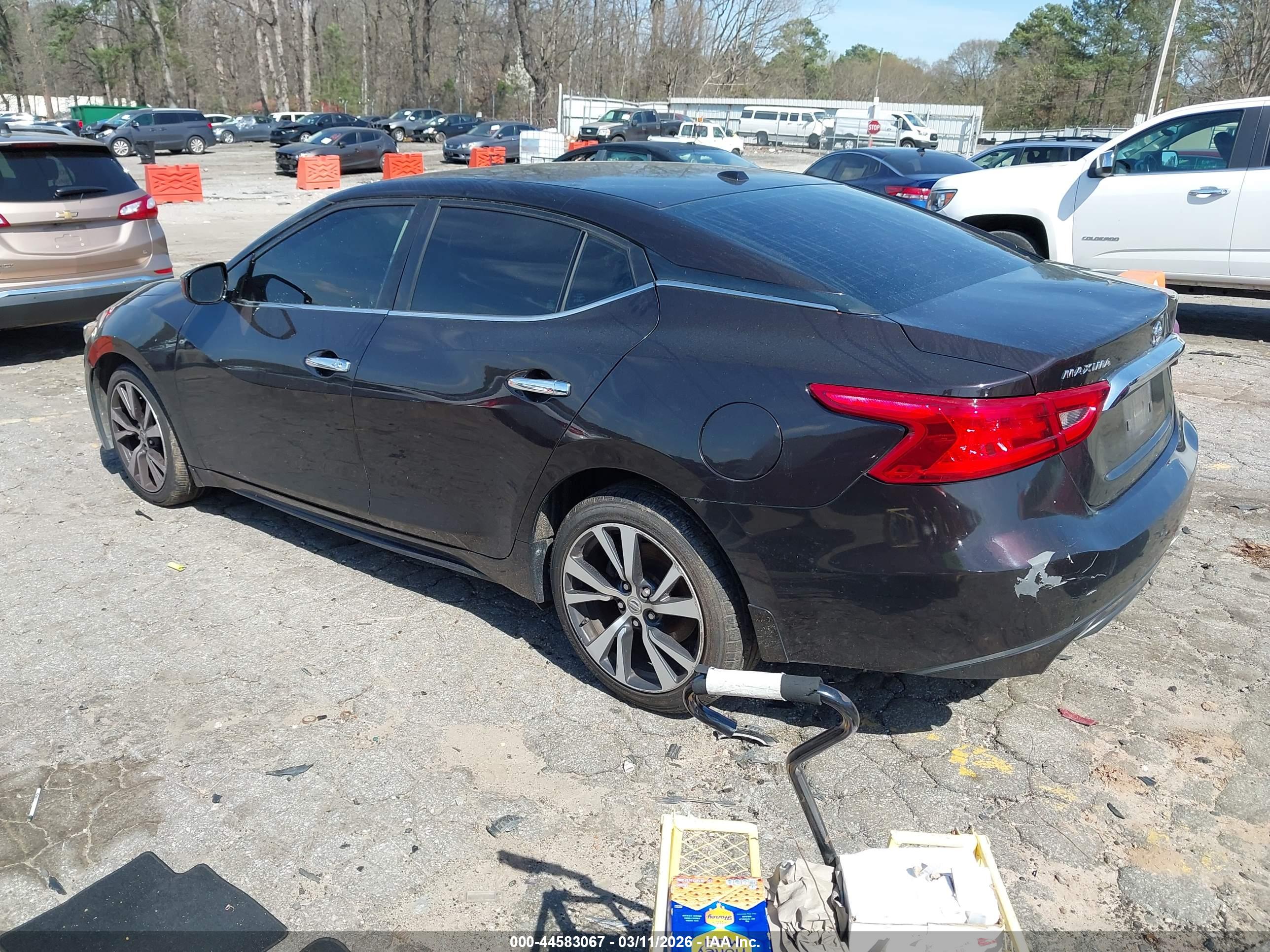 NISSAN MAXIMA image 3