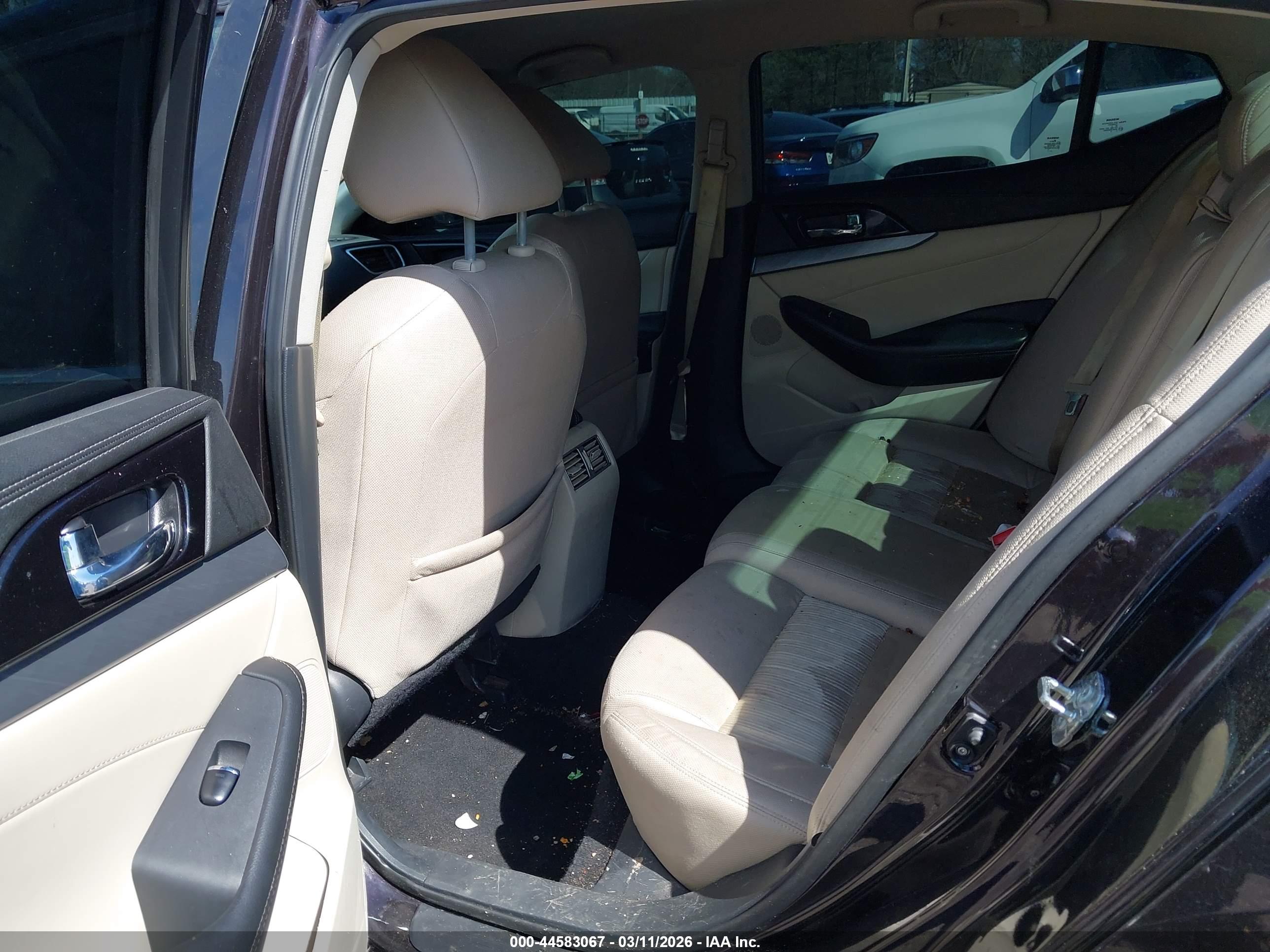 NISSAN MAXIMA image 8