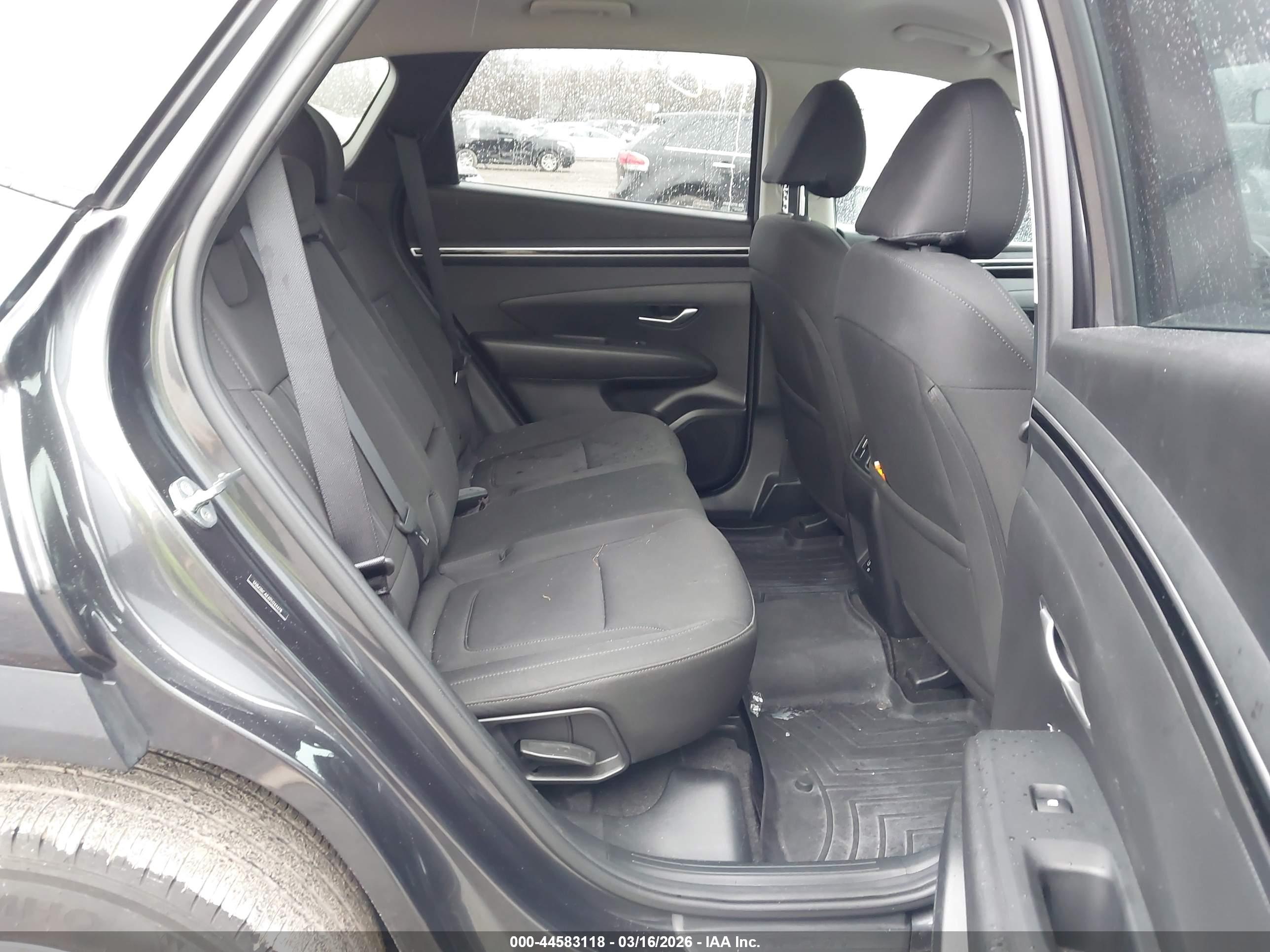 HYUNDAI TUCSON image 8