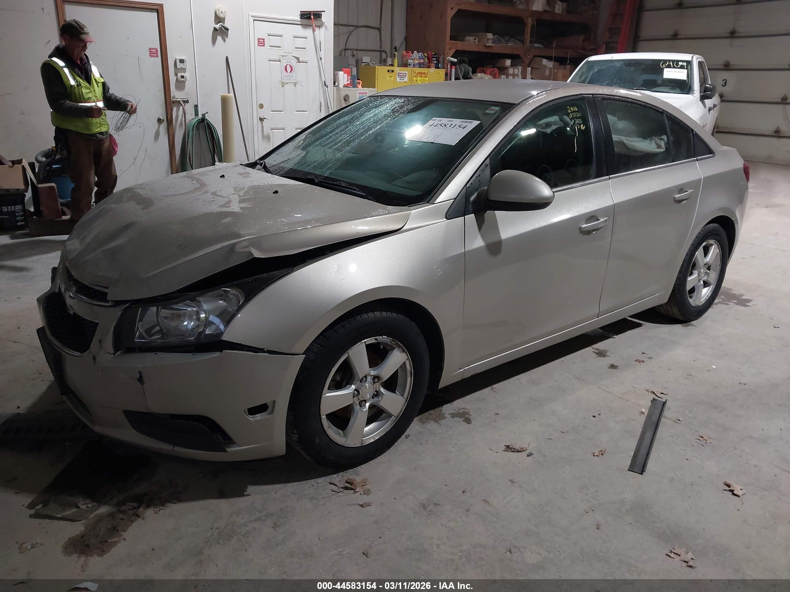 CHEVROLET CRUZE image 2