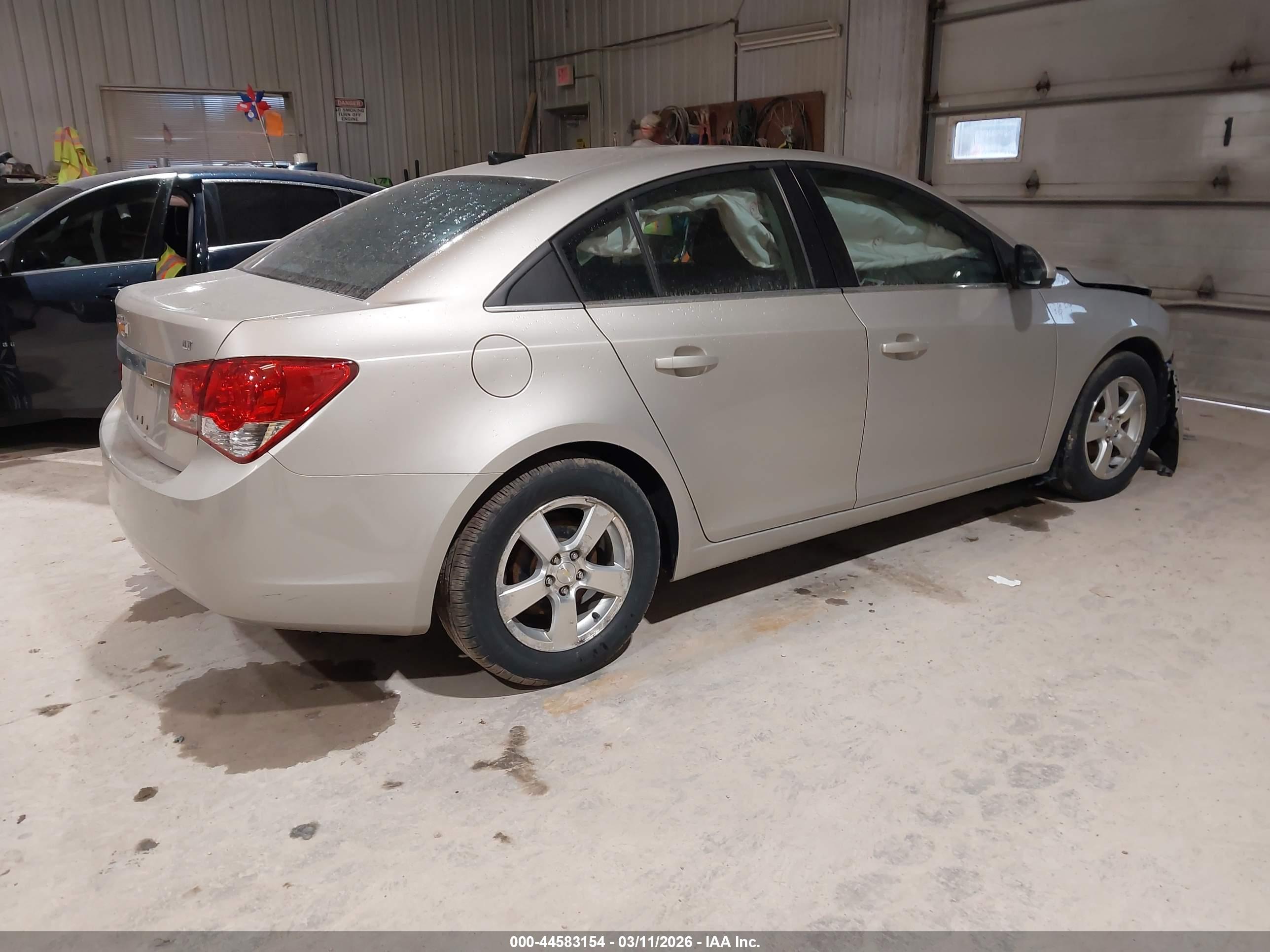 CHEVROLET CRUZE image 4
