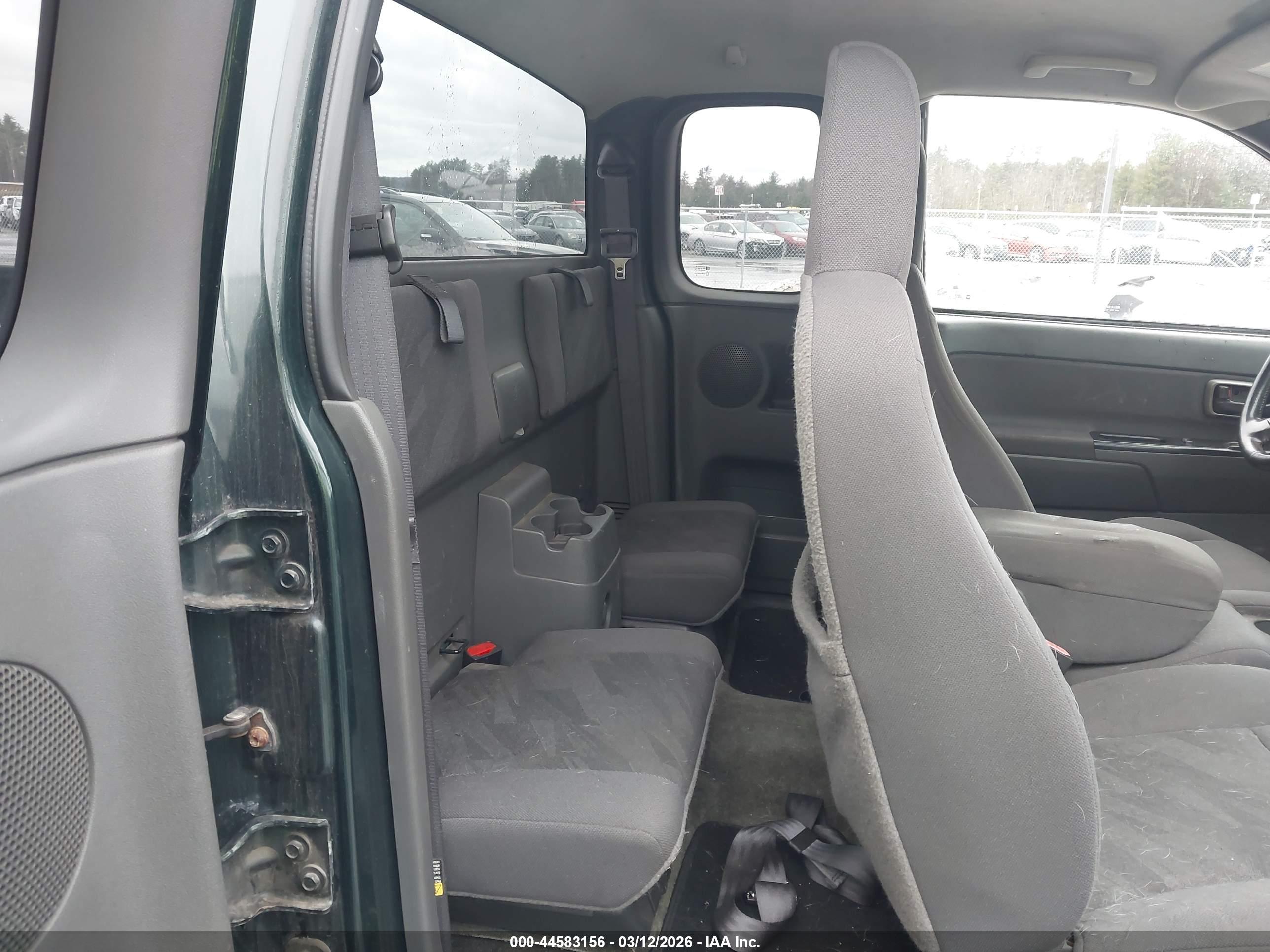 CHEVROLET COLORADO image 8