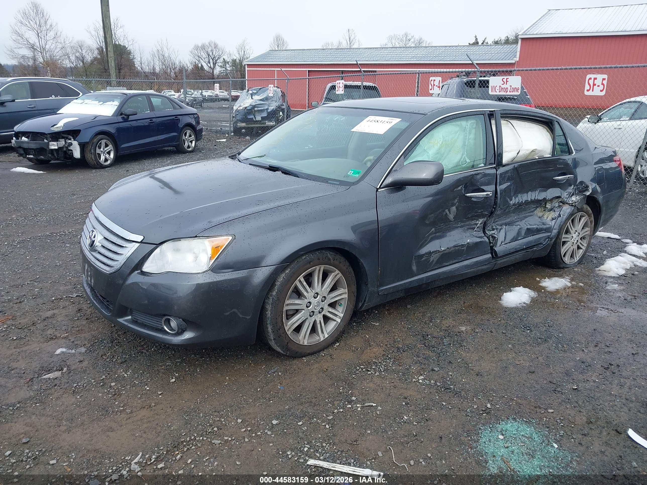 TOYOTA AVALON image 2