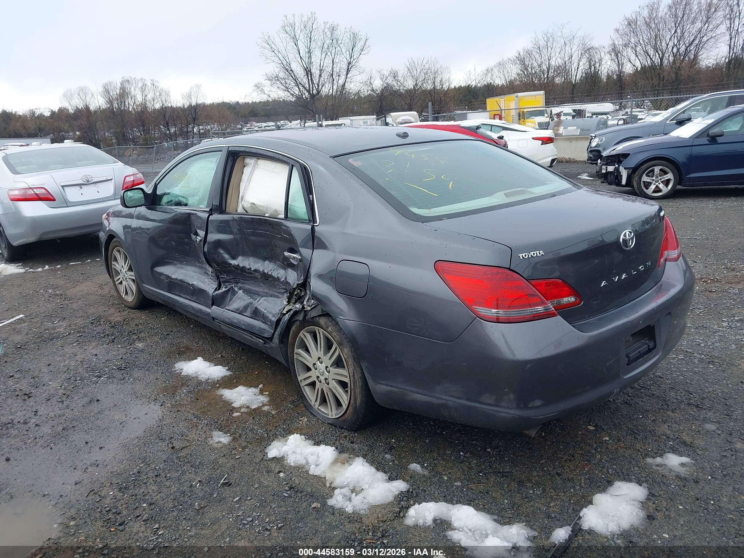 TOYOTA AVALON image 3