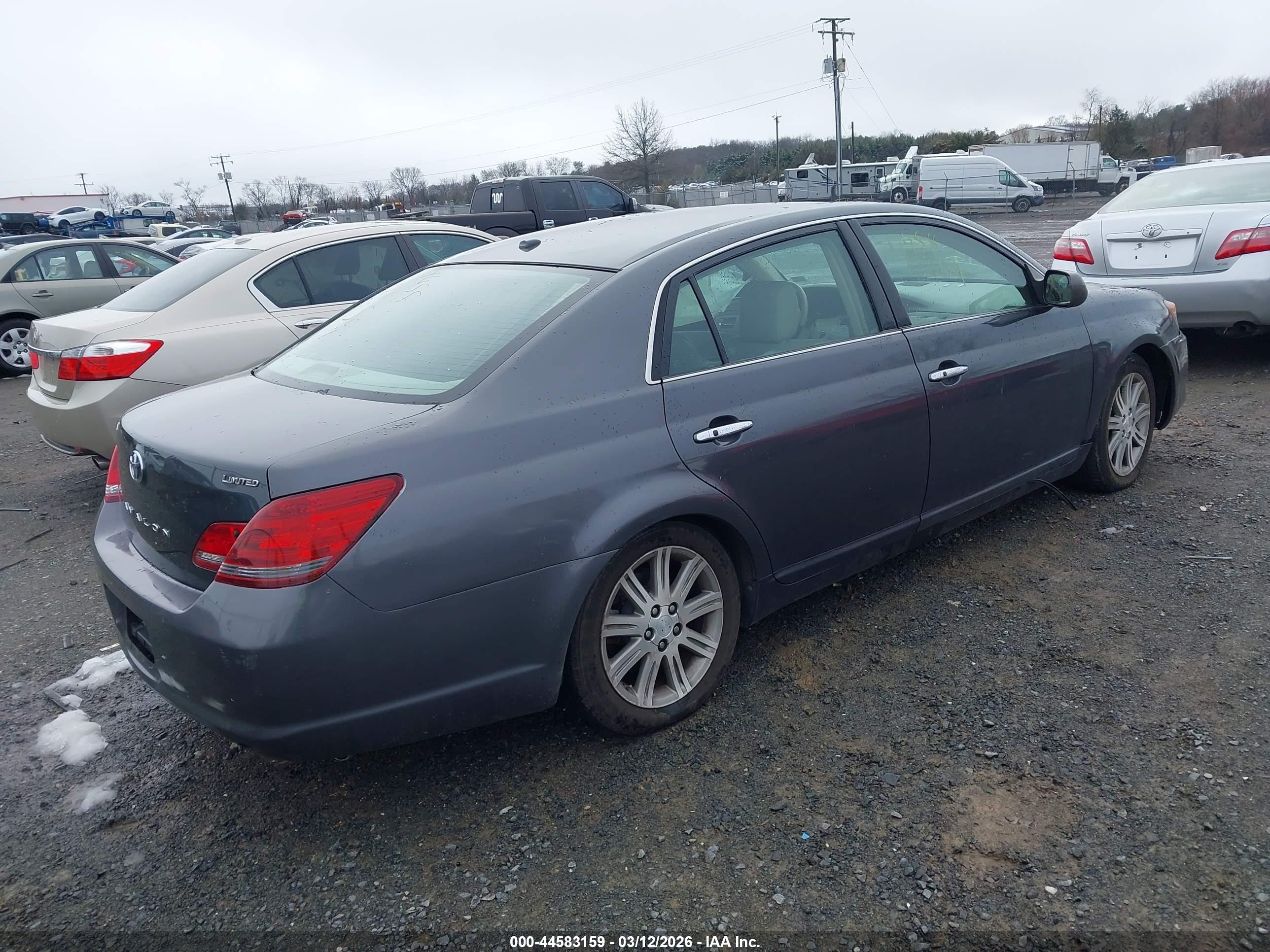 TOYOTA AVALON image 4