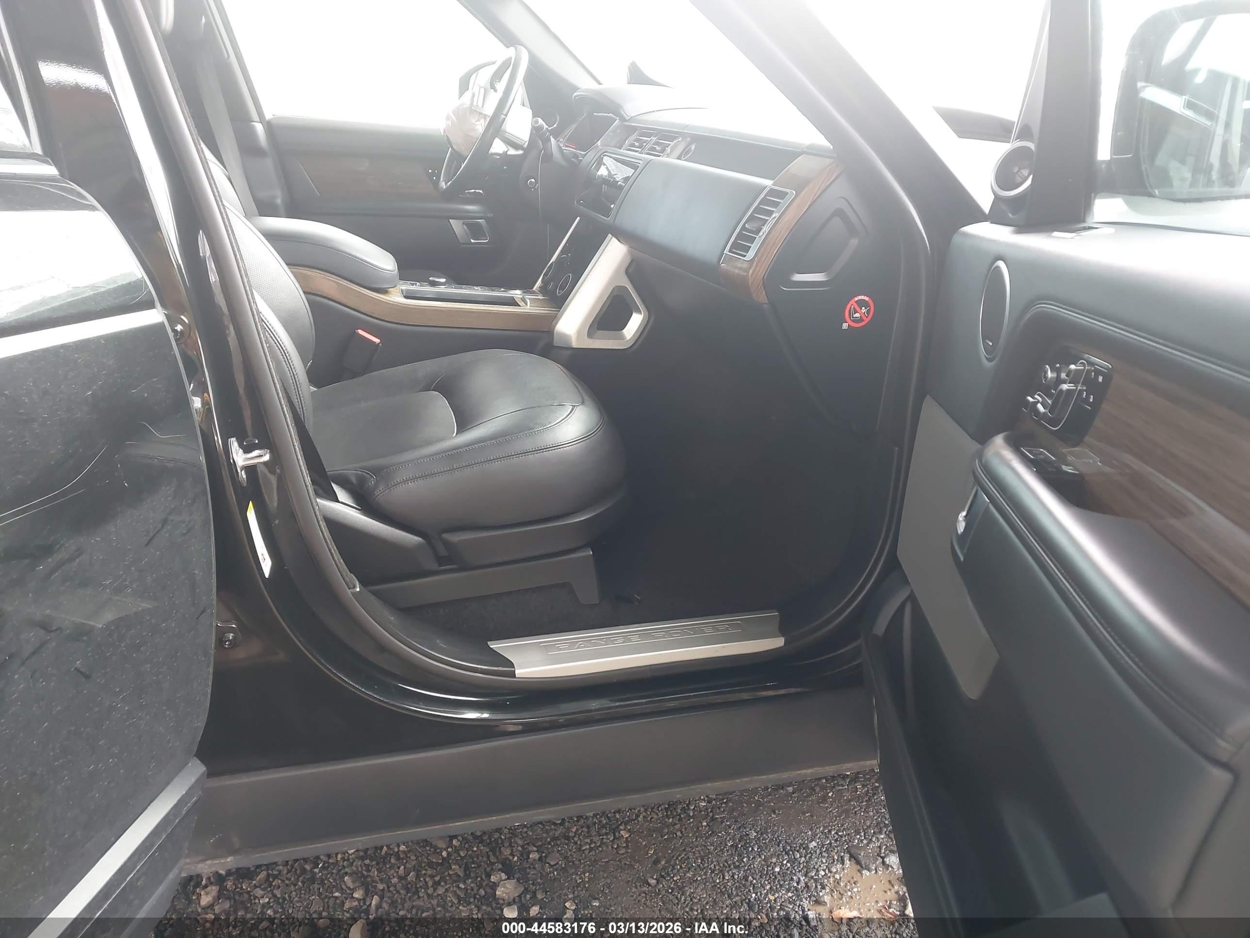 LAND ROVER image 5