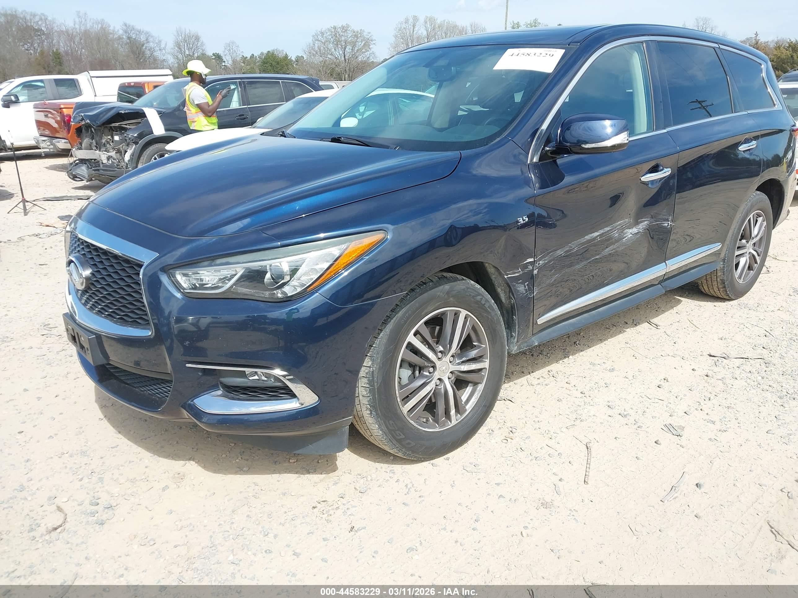 INFINITI QX60 image 2