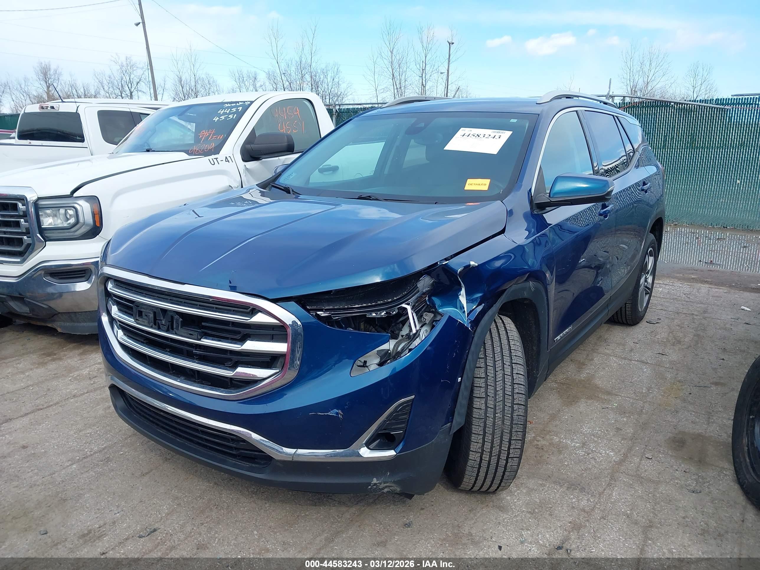 GMC TERRAIN image 2